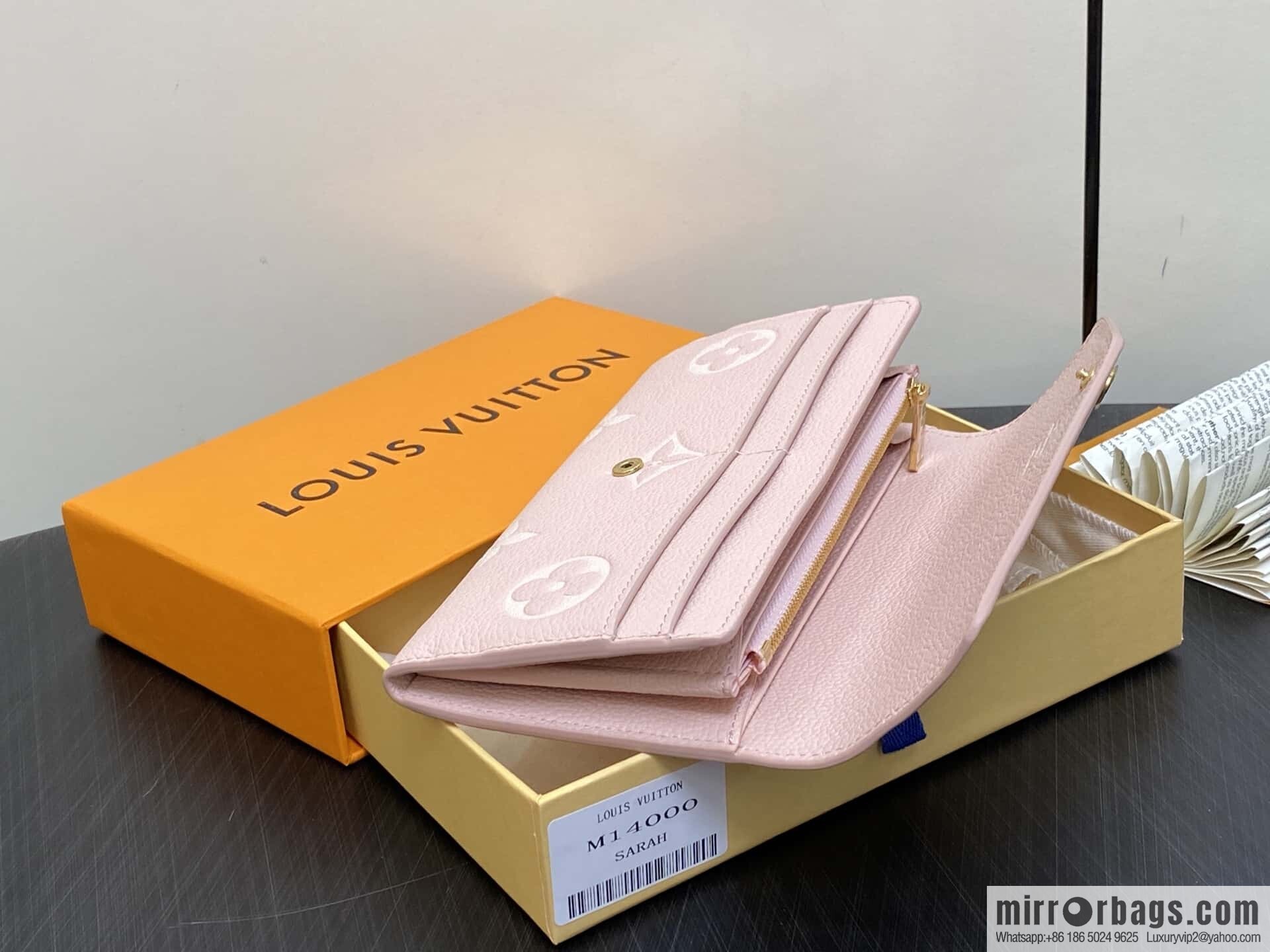 [Boutique‑grade] M14000 pink silk screen print, full leather flip wallet, this Sarah wallet.