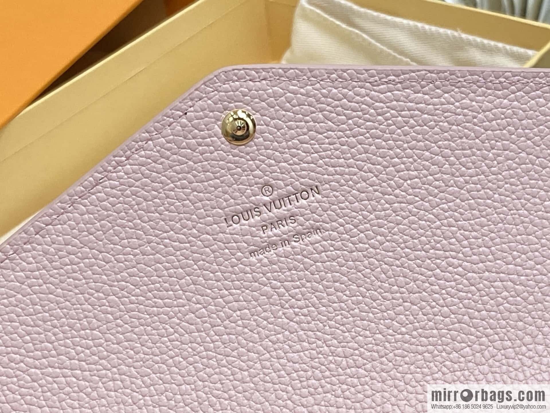 [Boutique‑grade] M14000 pink silk screen print, full leather flip wallet, this Sarah wallet.
