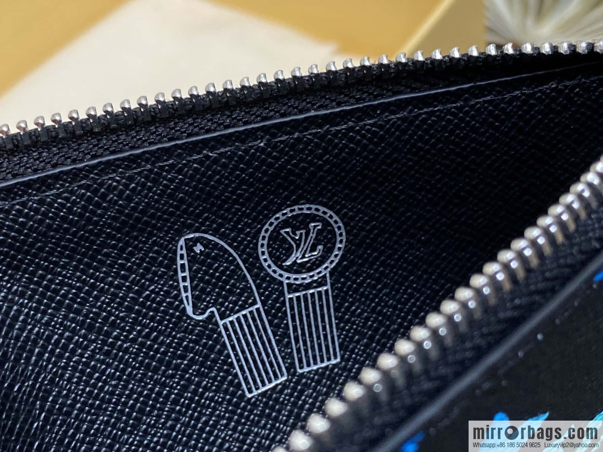 [Boutique‑grade] M14261 black gradual change card bag card clip, new Coin zipper card clip