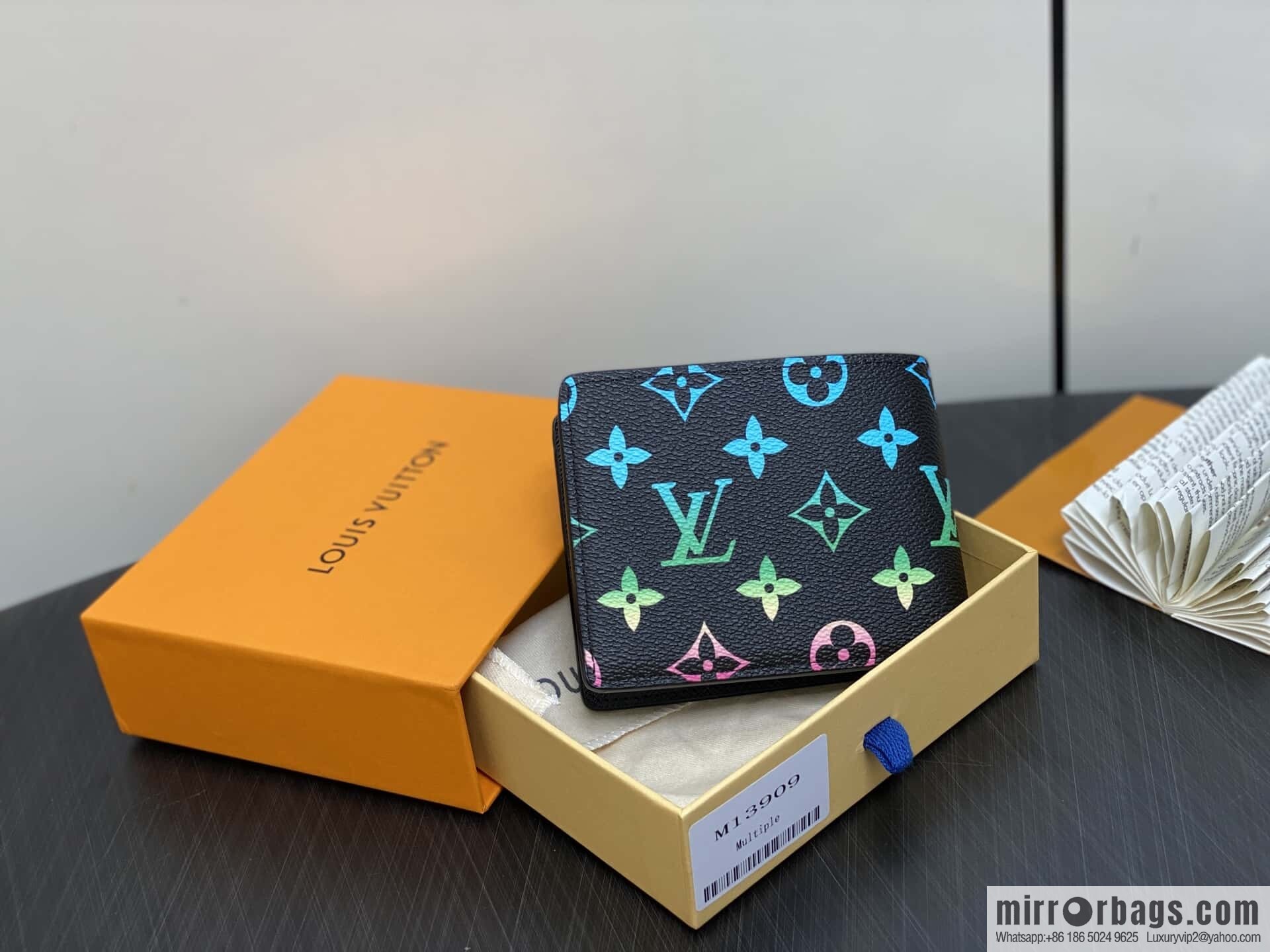 [Boutique‑grade] M13909 black gradual change short suit clip MULTIPLE short wallet