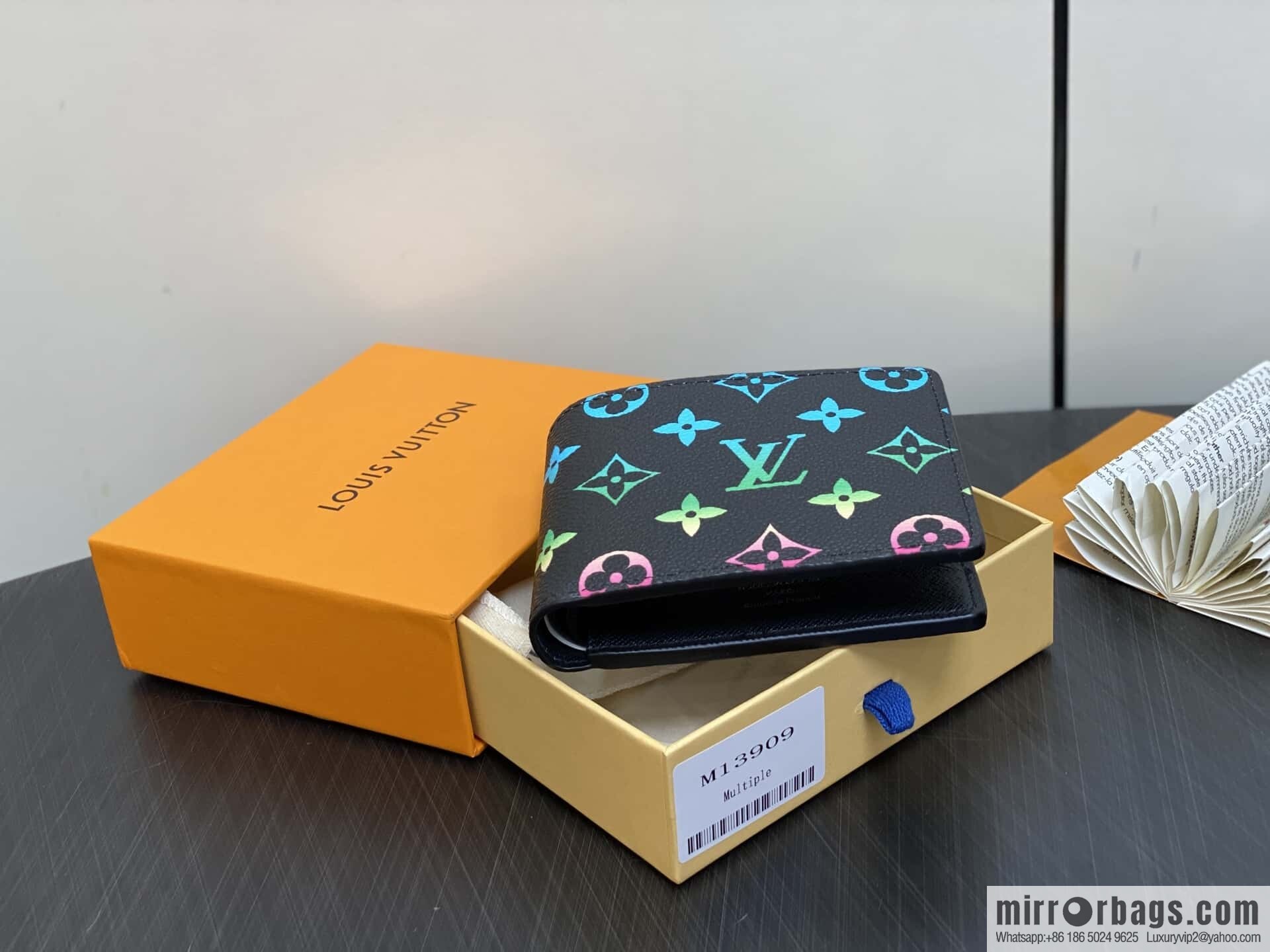 [Boutique‑grade] M13909 black gradual change short suit clip MULTIPLE short wallet