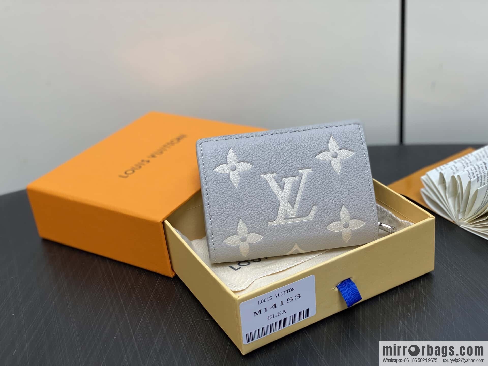 [Boutique‑grade] M14153 taro purple, full leather two-fold wallet CLÉA card holder