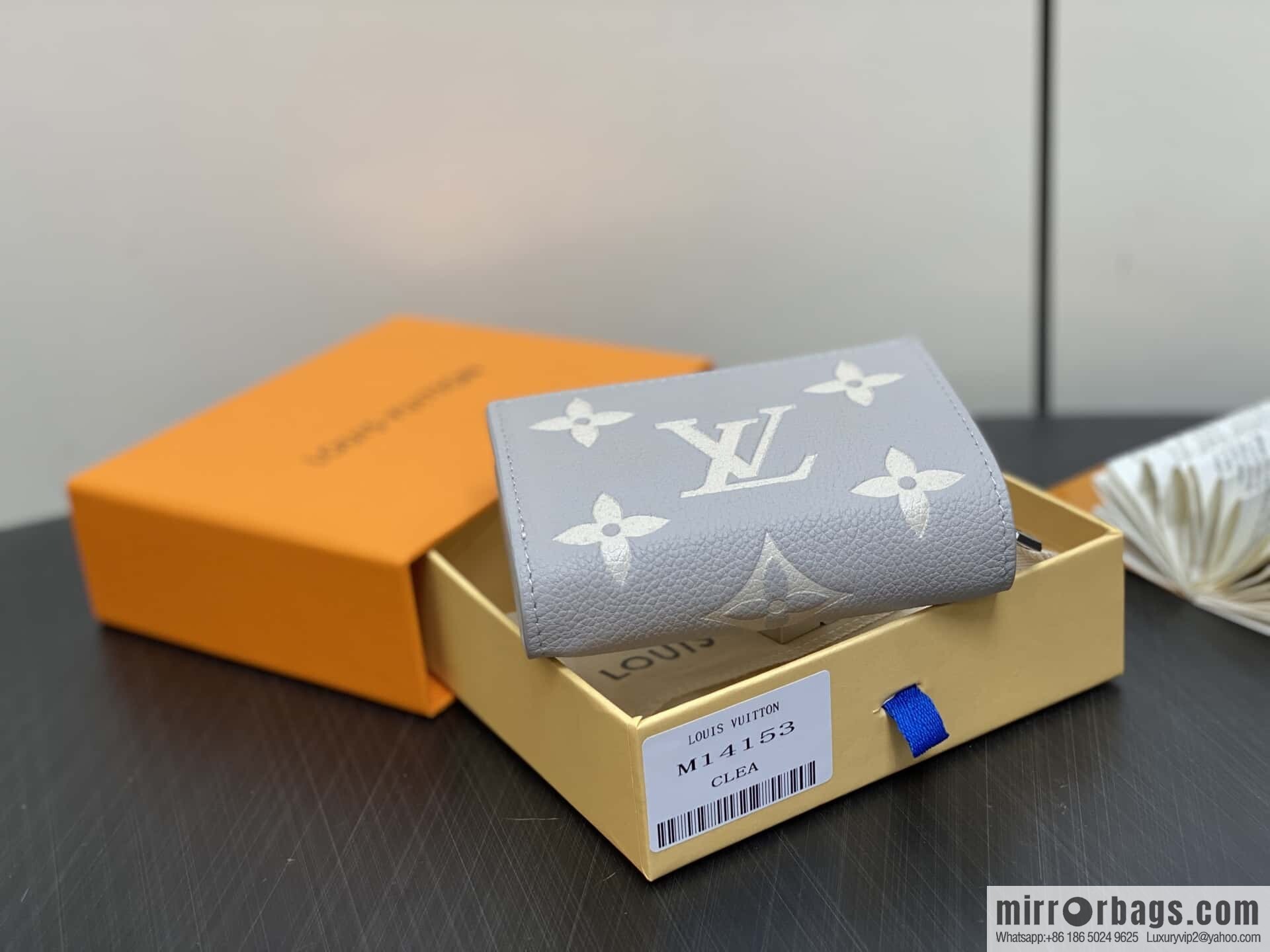 [Boutique‑grade] M14153 taro purple, full leather two-fold wallet CLÉA card holder