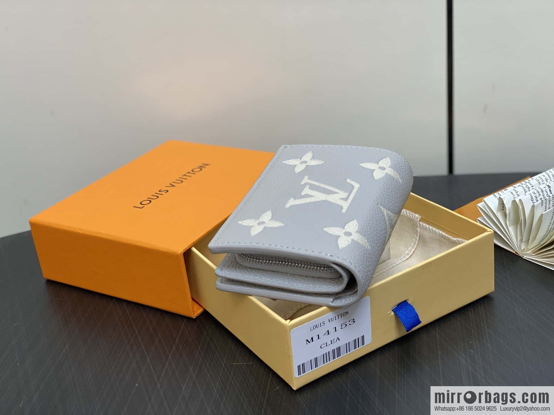 [Boutique‑grade] M14153 taro purple, full leather two-fold wallet CLÉA card holder