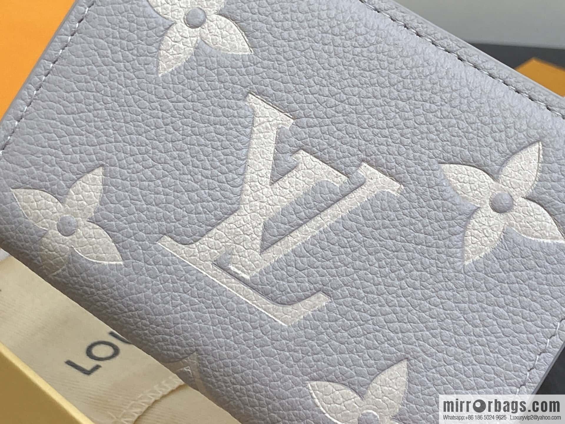 [Boutique‑grade] M14153 taro purple, full leather two-fold wallet CLÉA card holder