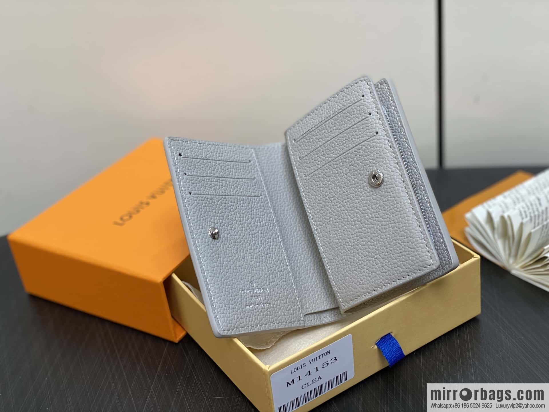 [Boutique‑grade] M14153 taro purple, full leather two-fold wallet CLÉA card holder