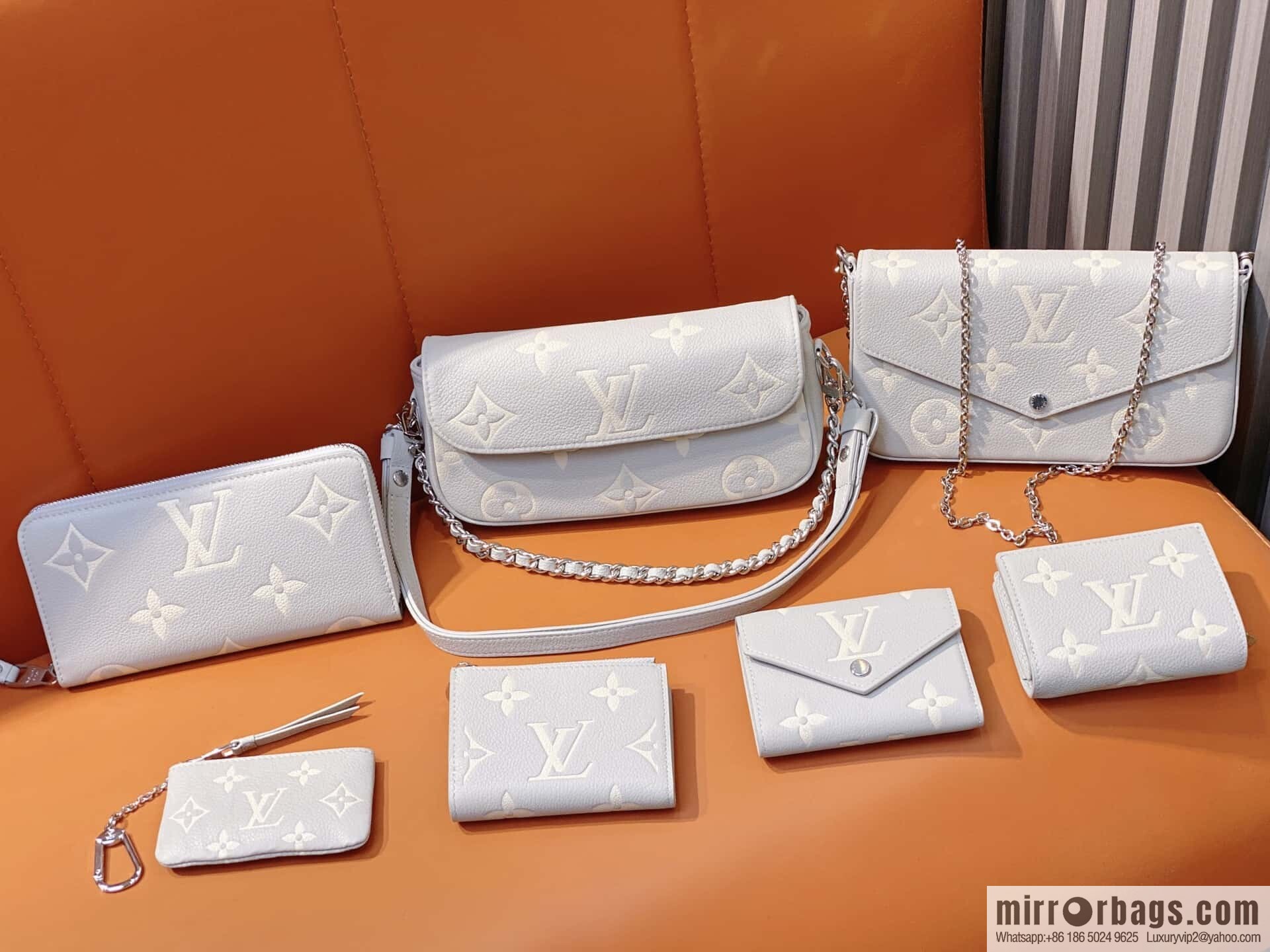 [Boutique‑grade] M13793 taro purple, full leather key bag, change bag.