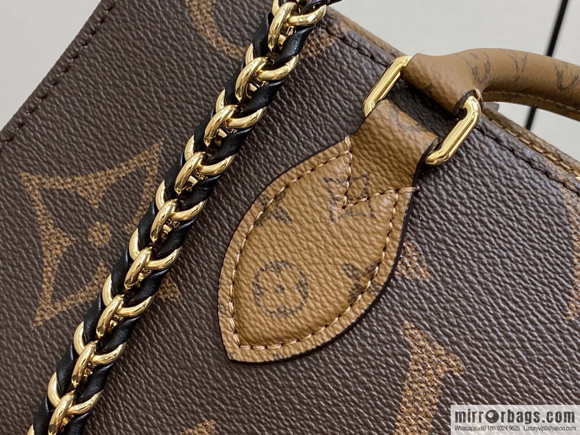 [Boutique‑grade] M14236 presbyopia/yellow flower, chain square bag ONTHEGO EAST WEST CHAIN handbag