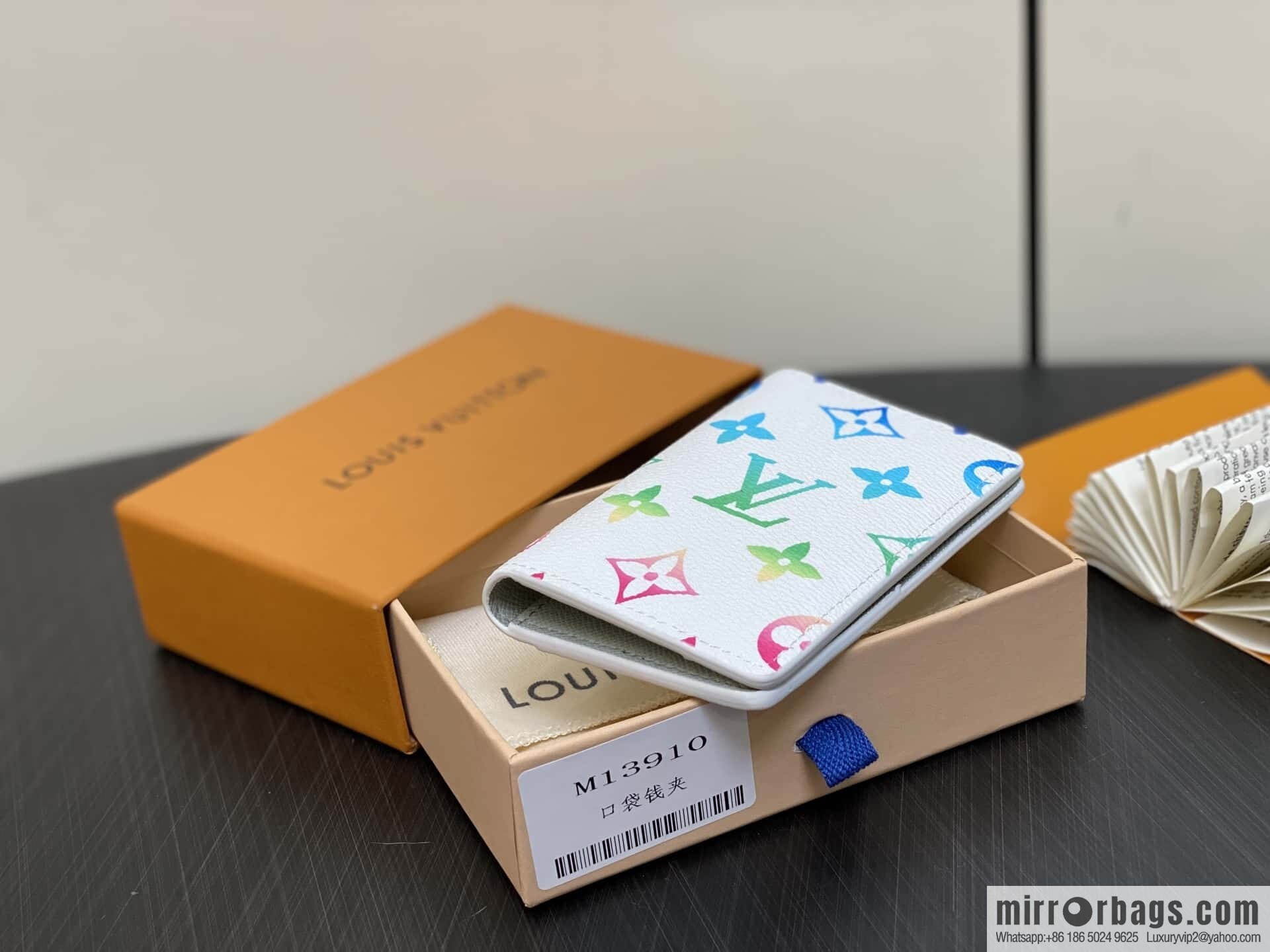 [Premium‑quality] M14134 white gradual change card bag pocket wallet, pocket wallet