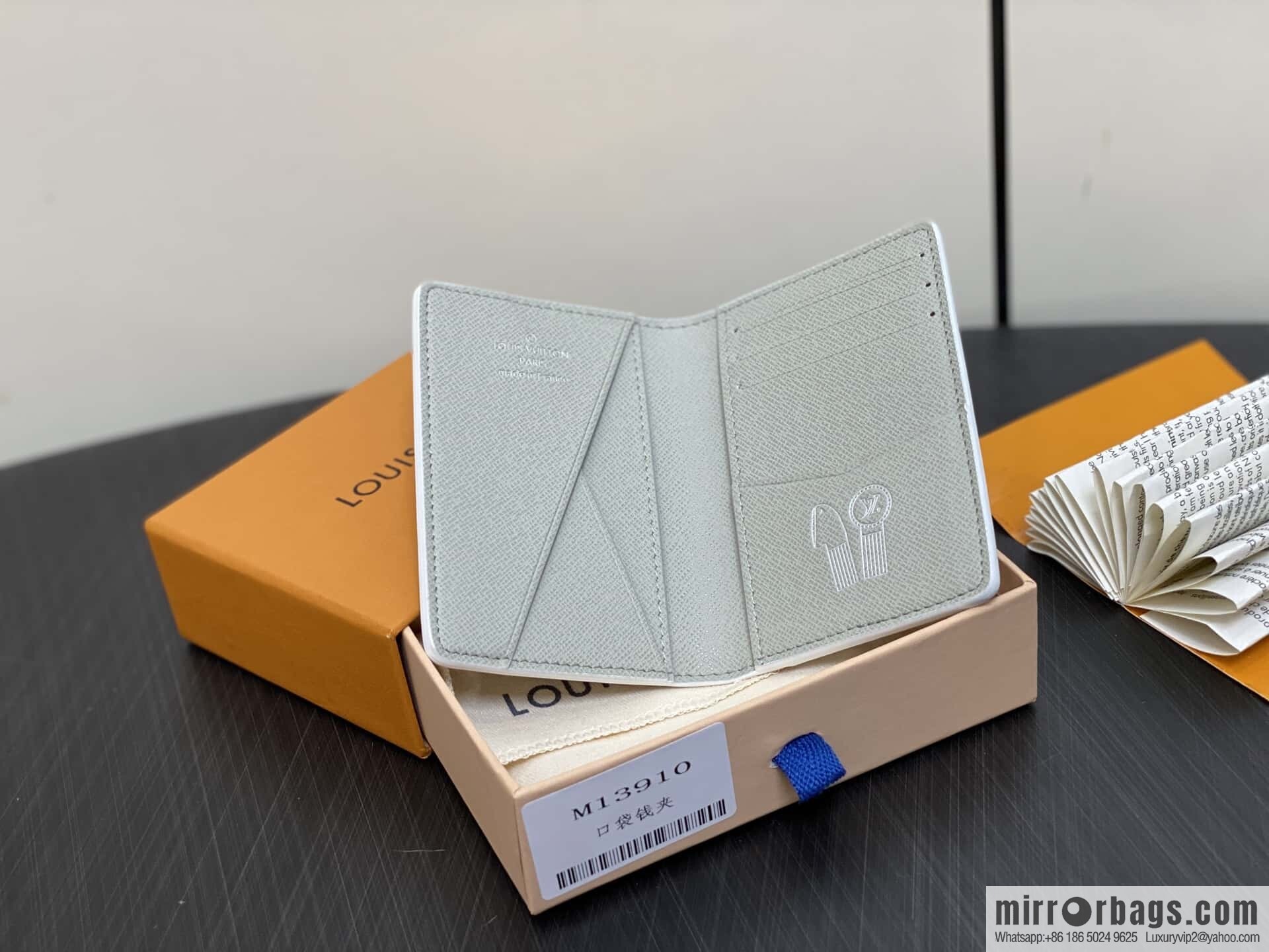 [Premium‑quality] M14134 white gradual change card bag pocket wallet, pocket wallet
