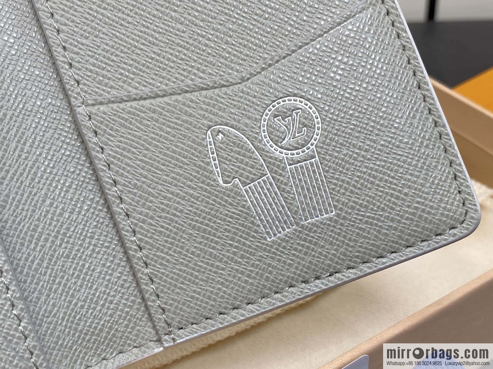 [Premium‑quality] M14134 white gradual change card bag pocket wallet, pocket wallet