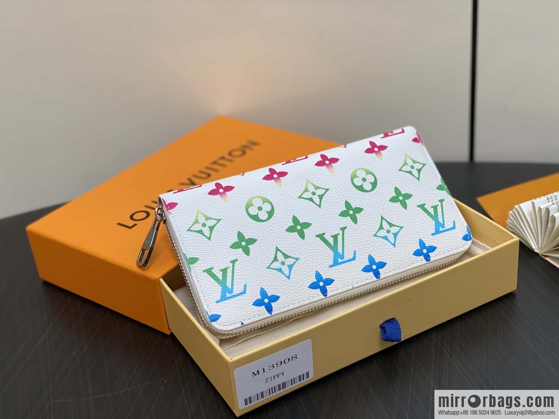 [Premium‑quality] M13908 white color gradual change single zipper wallet Zippy zipper wallet