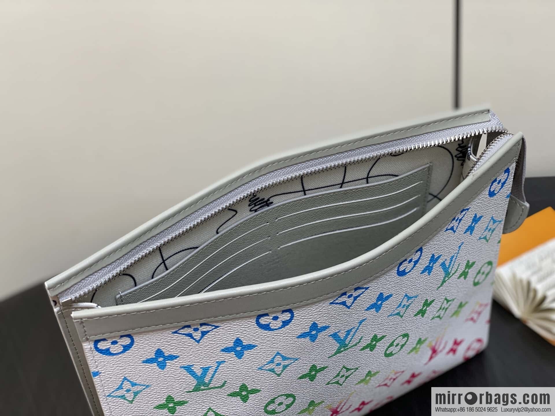 [Boutique‑grade] M13907 white gradual change handbag clutch bag POCHETTE VOYAGE medium handbag