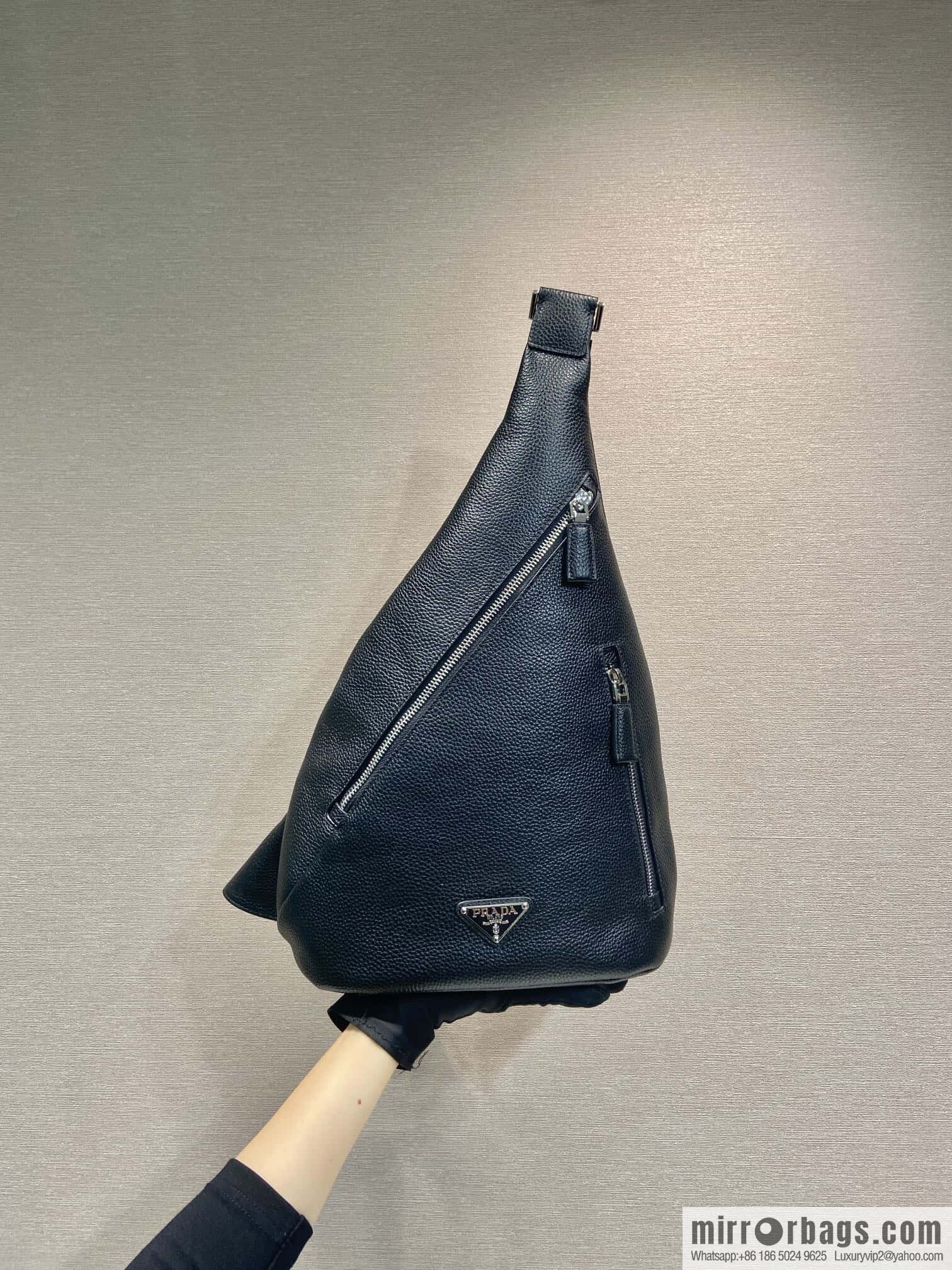 PRADA 🎉 new breast bag 🎉 2VZ092A full leather 🎉 black