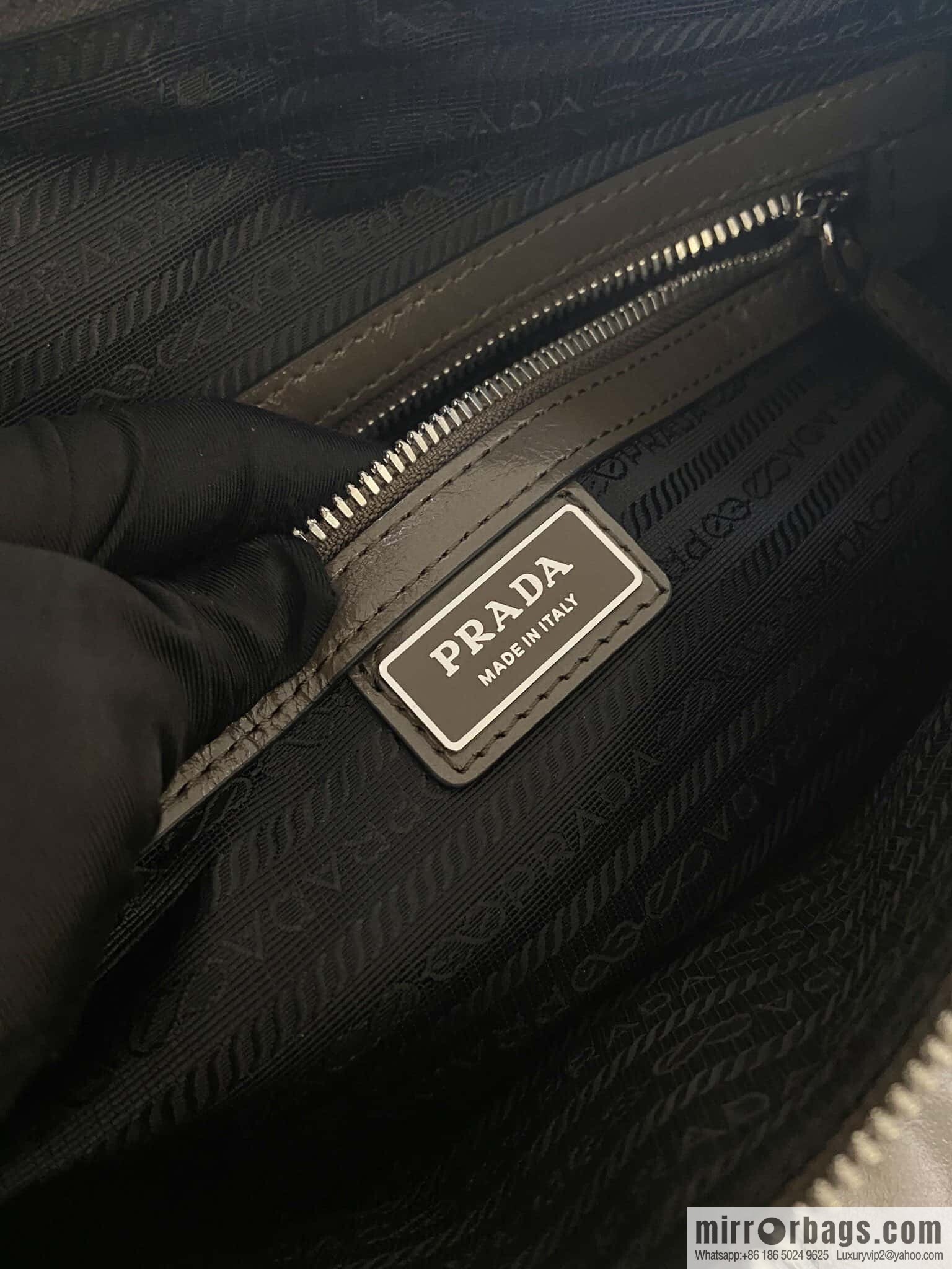 PRADA 🎉 new oil wax leather 🎉 2VH187 messenger bag🎉🎉