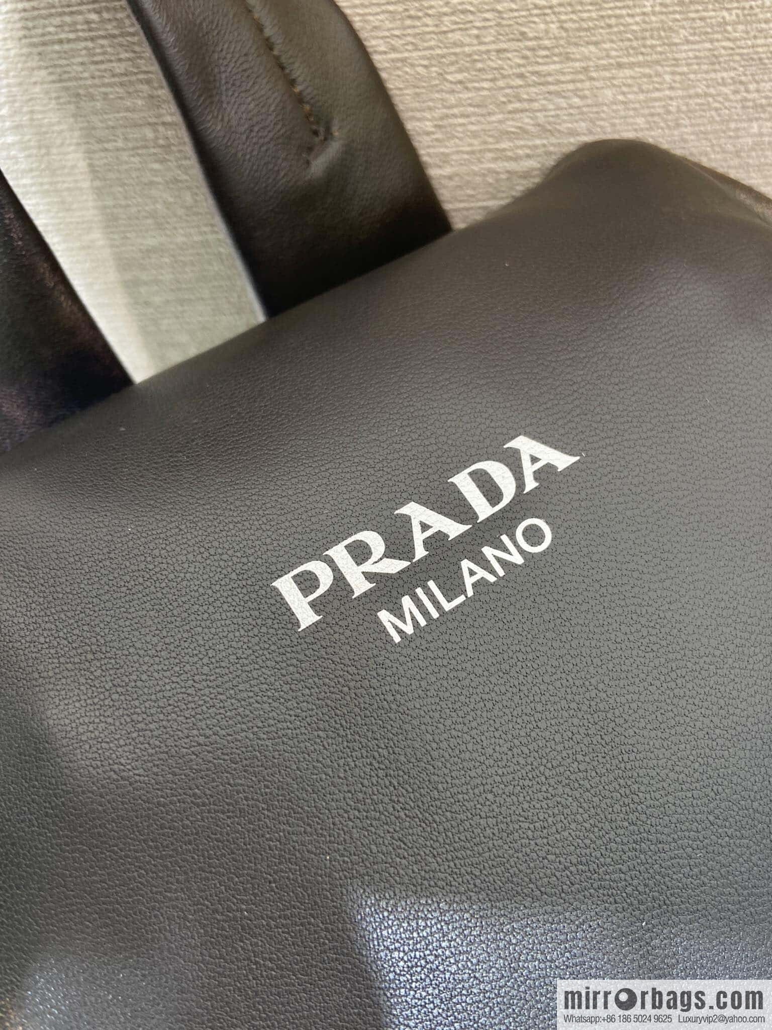 PRADA 🎉 new breast bag 🎉 2VZ114 imitation old leather🎉🎉