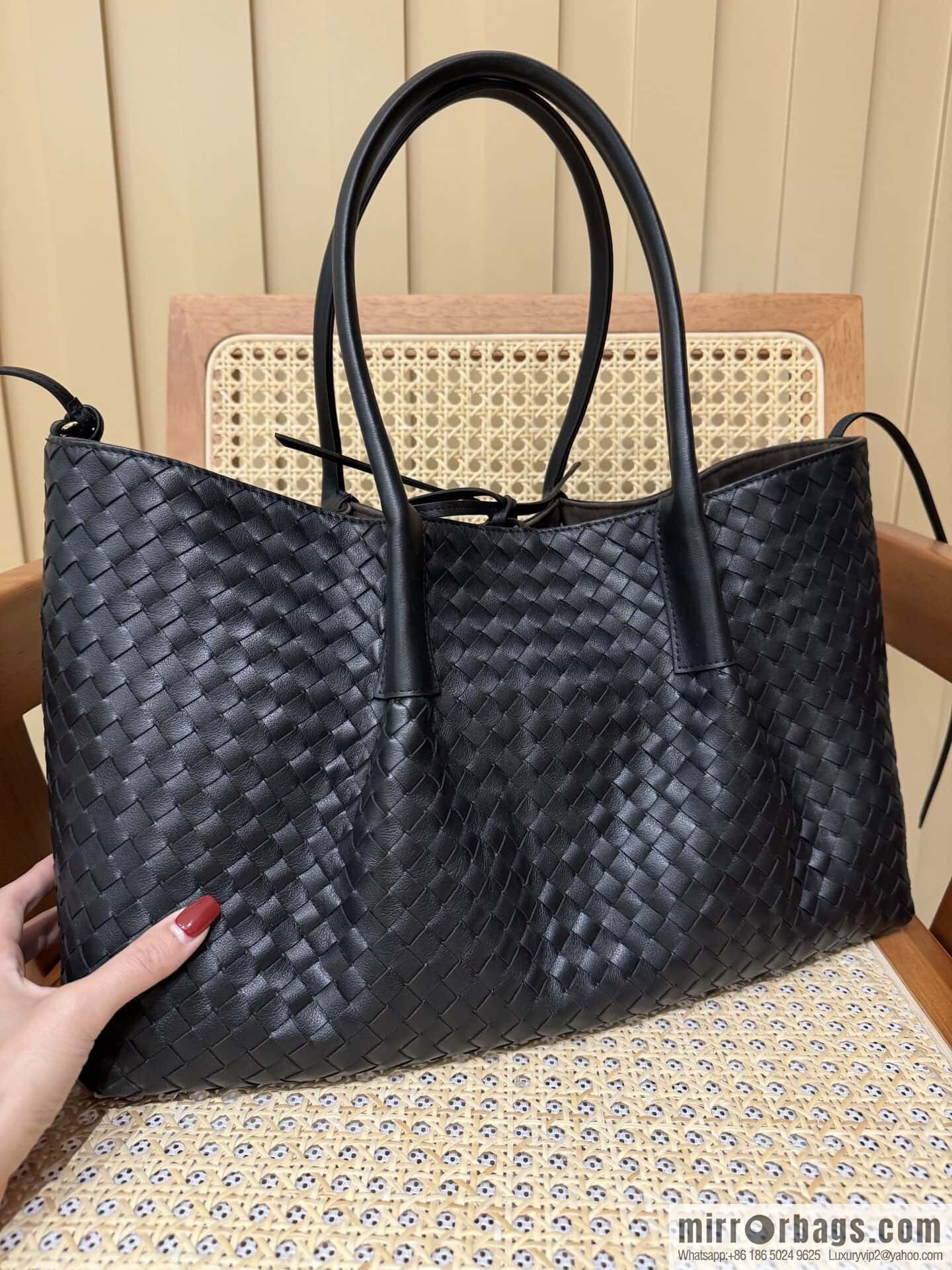 BV Large Pinacoteca Tote Bag 817166 Black