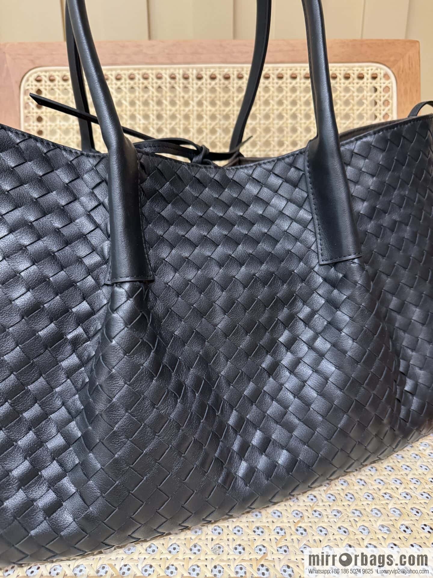 BV Large Pinacoteca Tote Bag 817166 Black