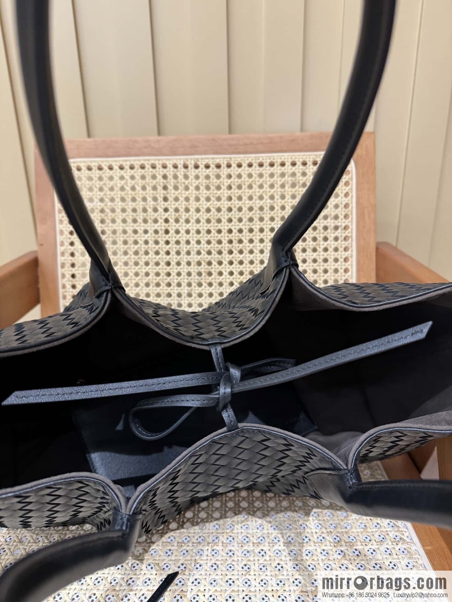 BV Large Pinacoteca Tote Bag 817166 Black
