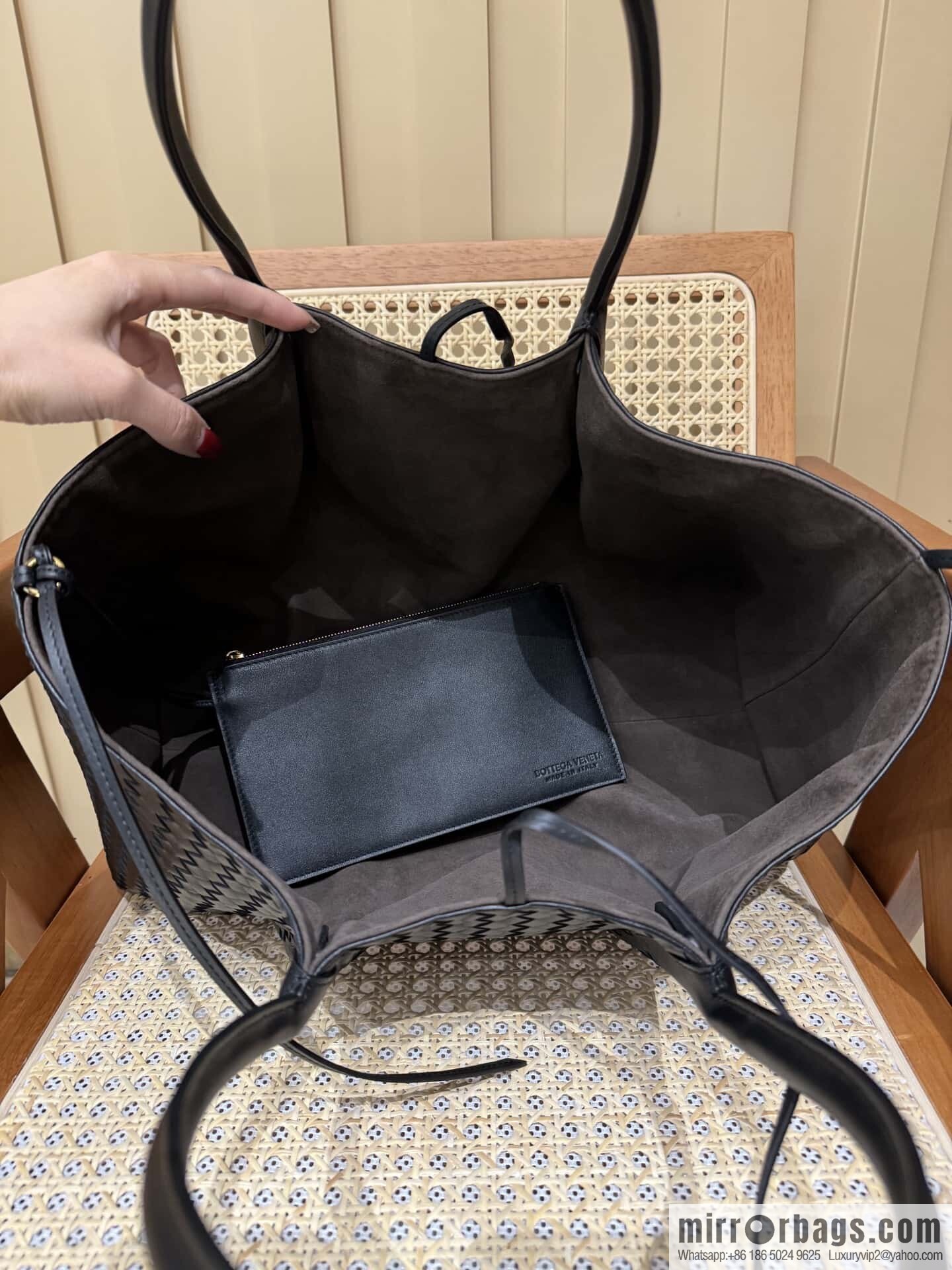 BV Large Pinacoteca Tote Bag 817166 Black