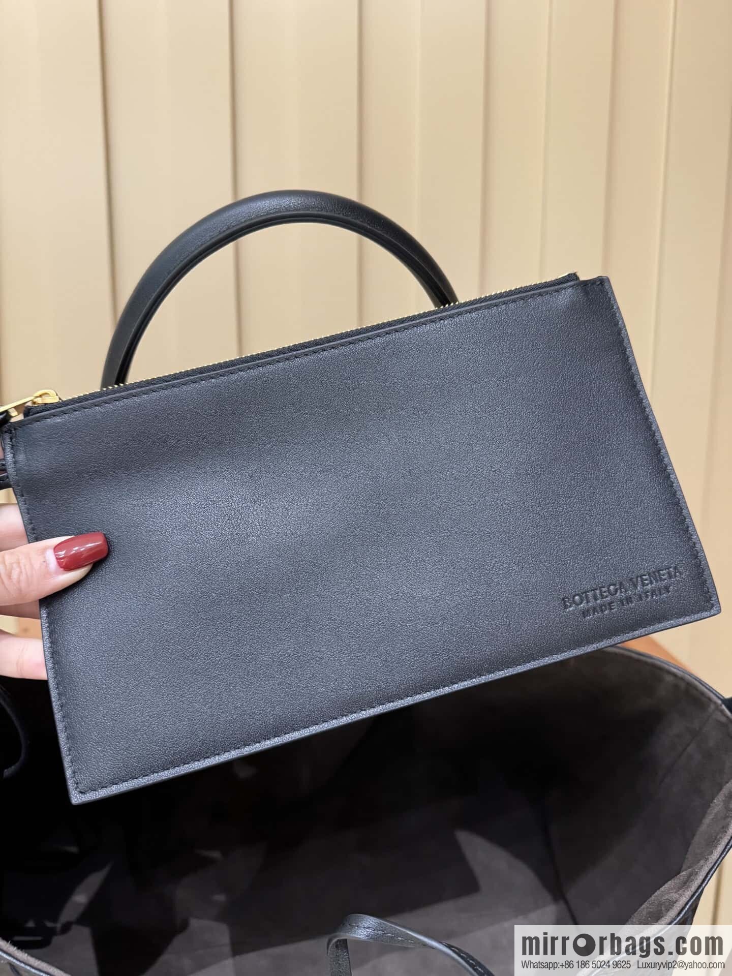 BV Large Pinacoteca Tote Bag 817166 Black