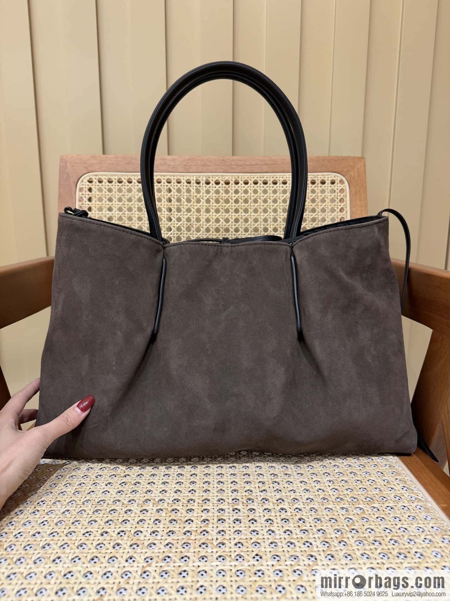 BV Large Pinacoteca Tote Bag 817166 Black