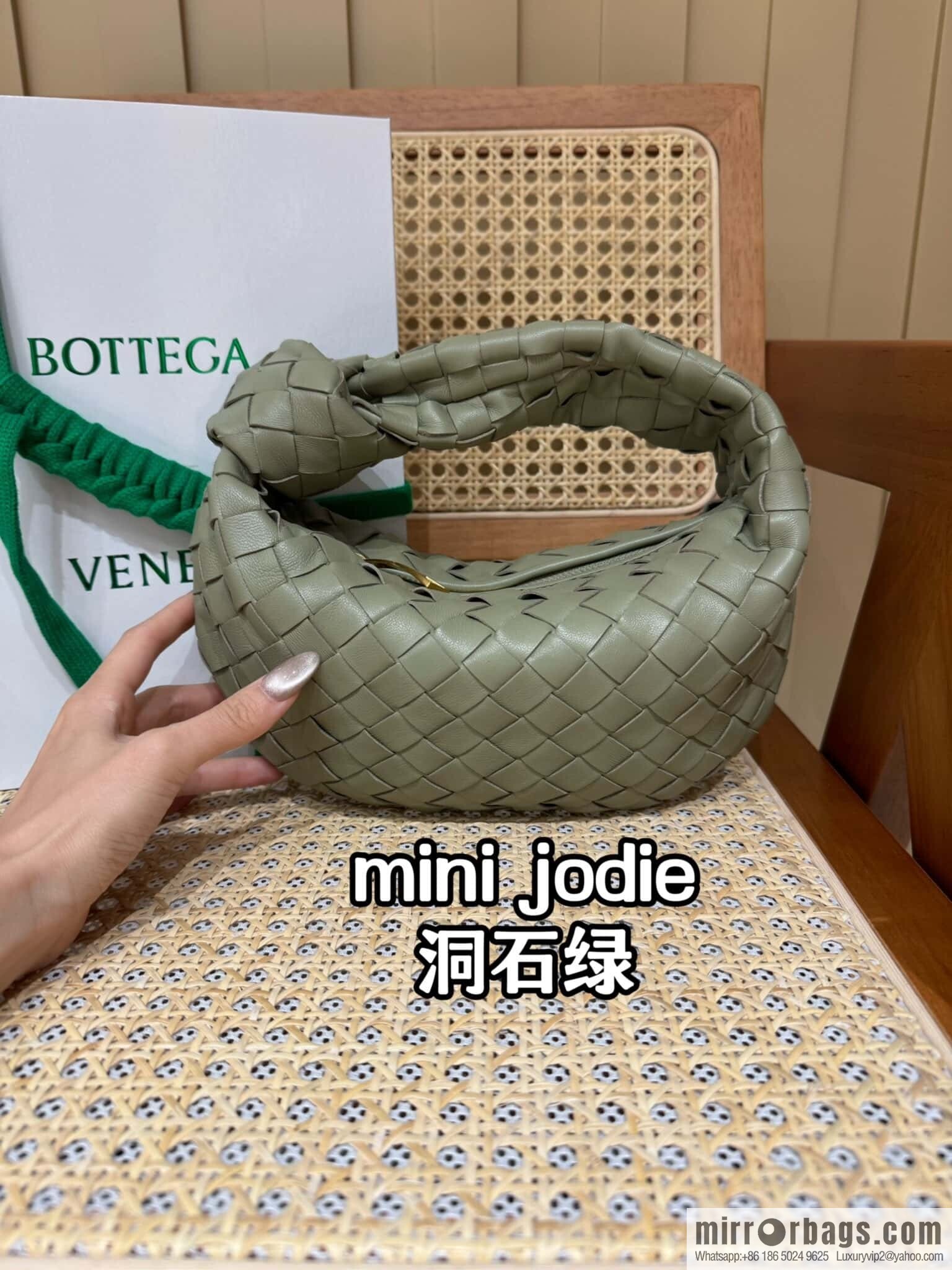 BV MINI JODIE 651876 Travertine Green