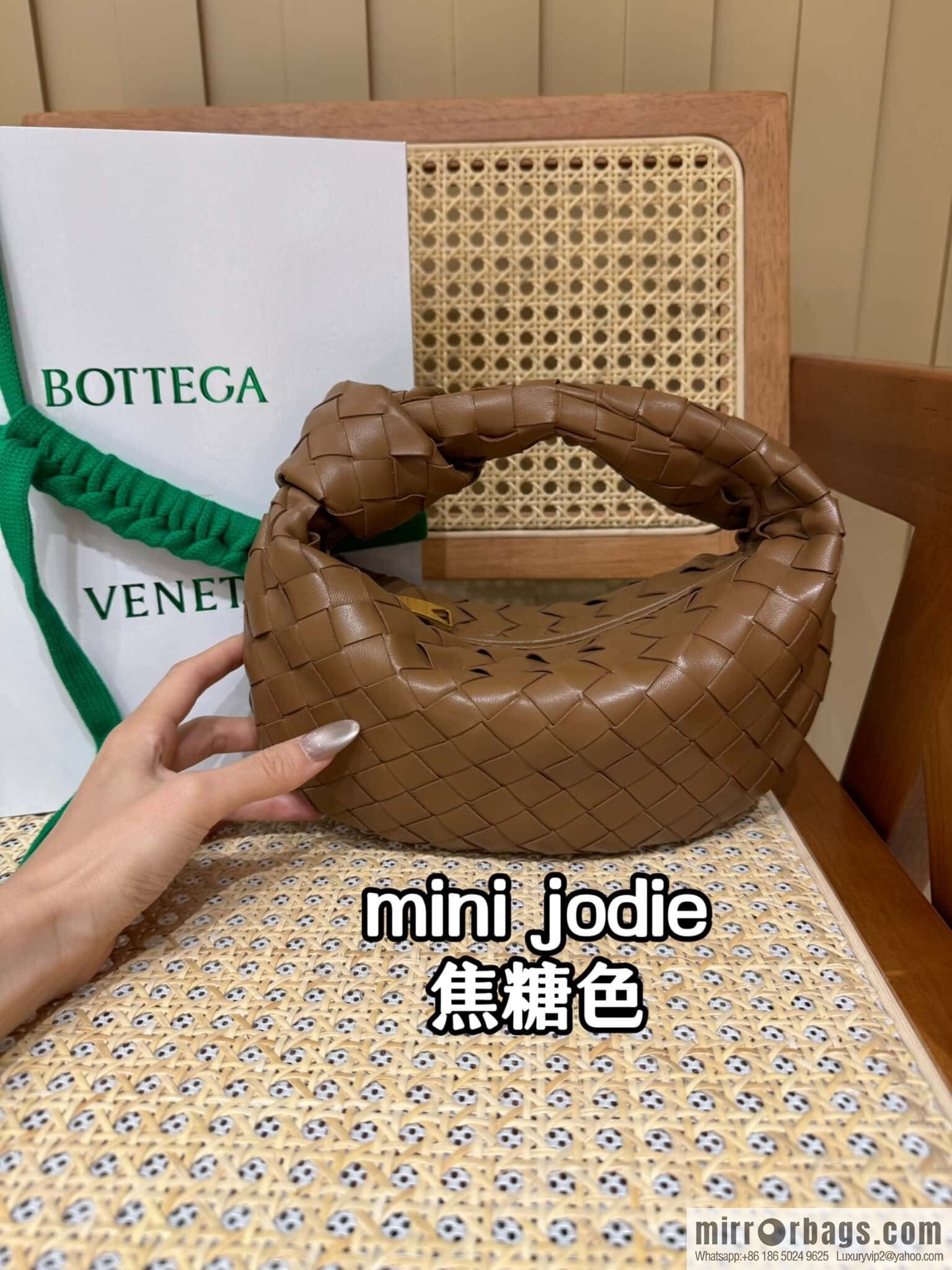 BV MINI JODIE 651876 Caramel color
