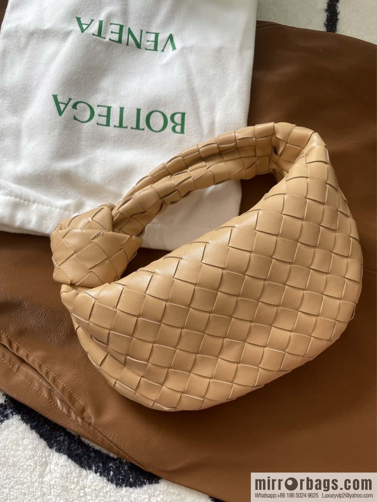 BV MINI JODIE 651876 almond