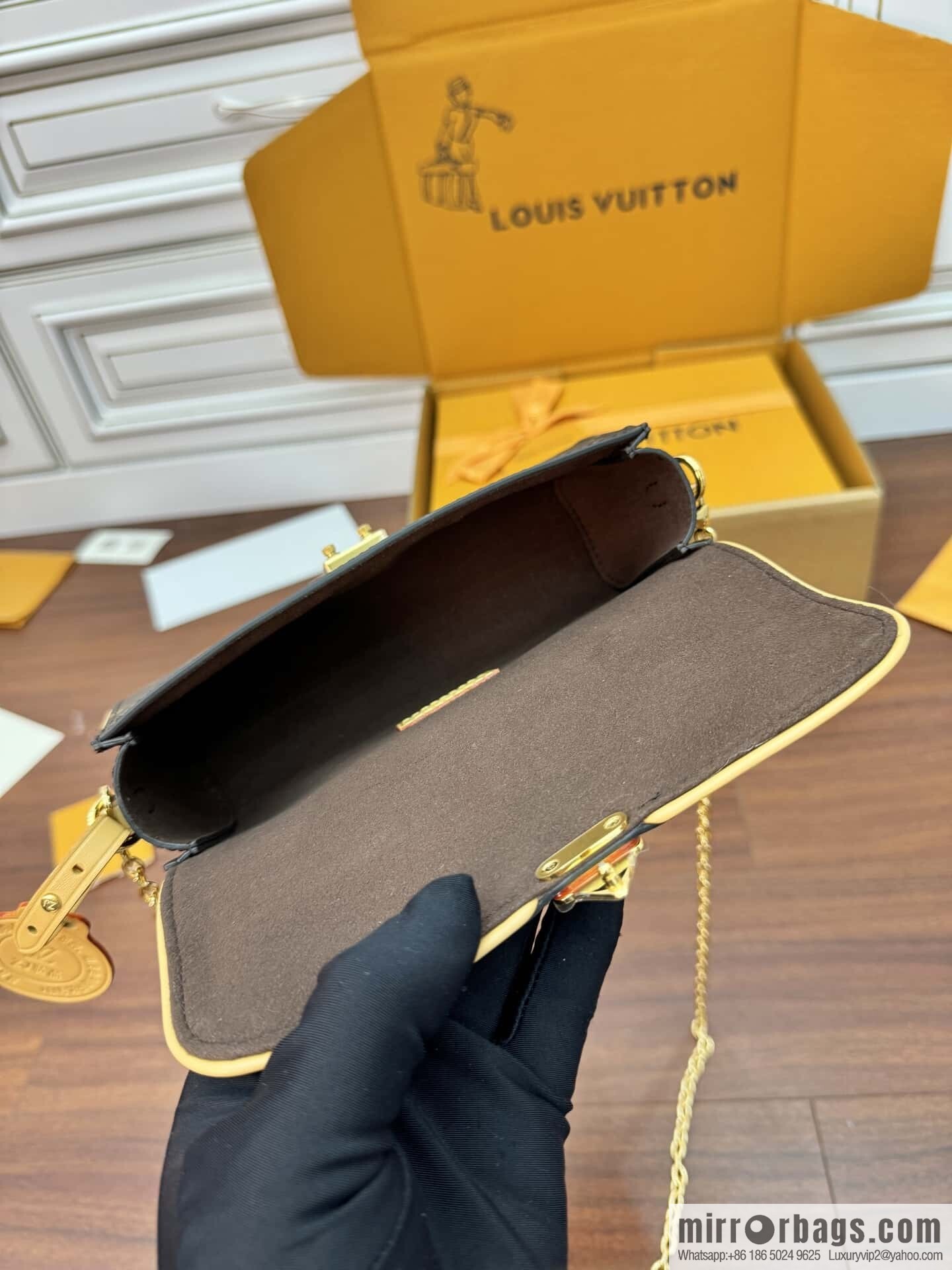 LV M13566 Pochette Camille