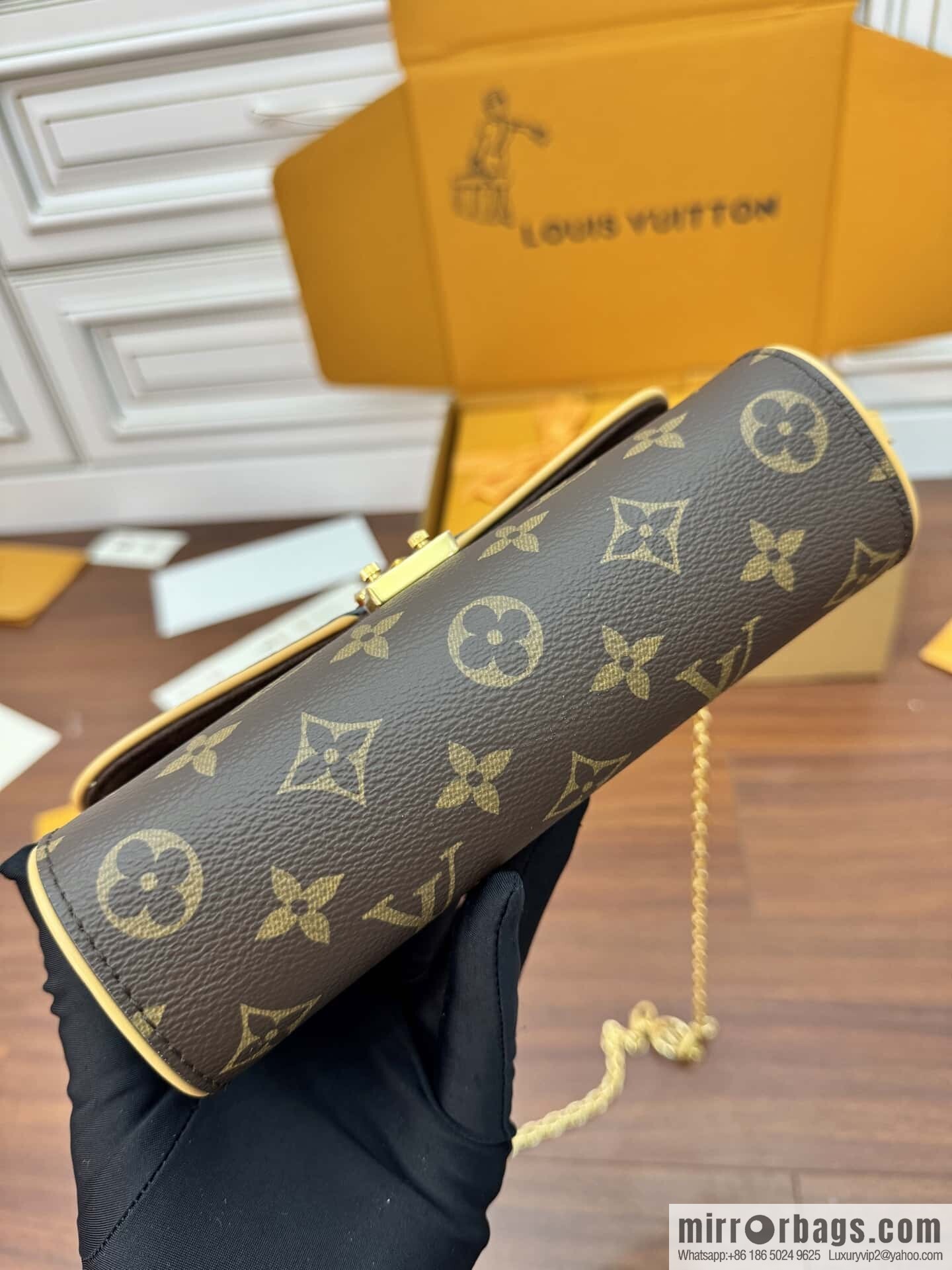 LV M13566 Pochette Camille