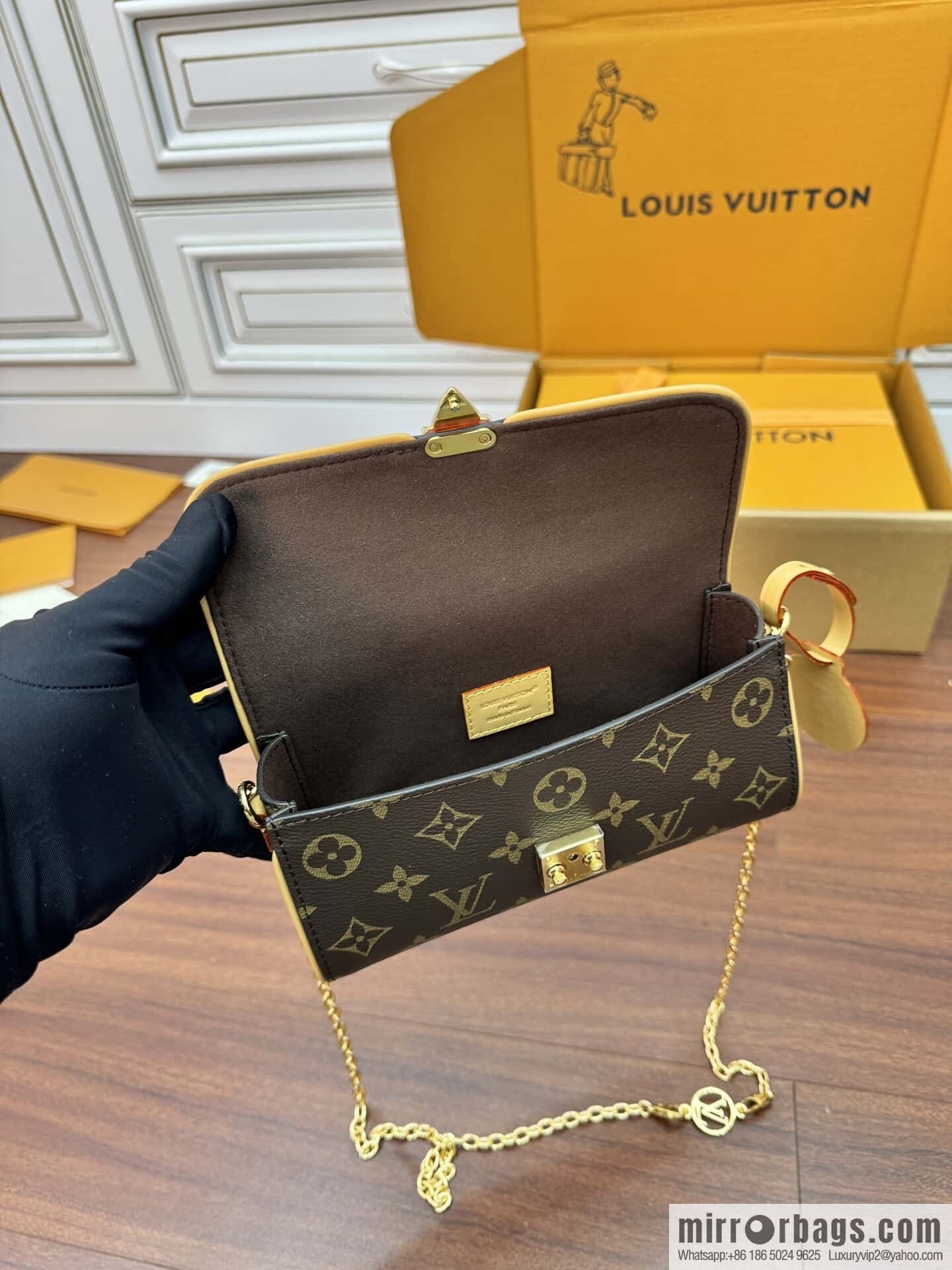 LV M13566 Pochette Camille
