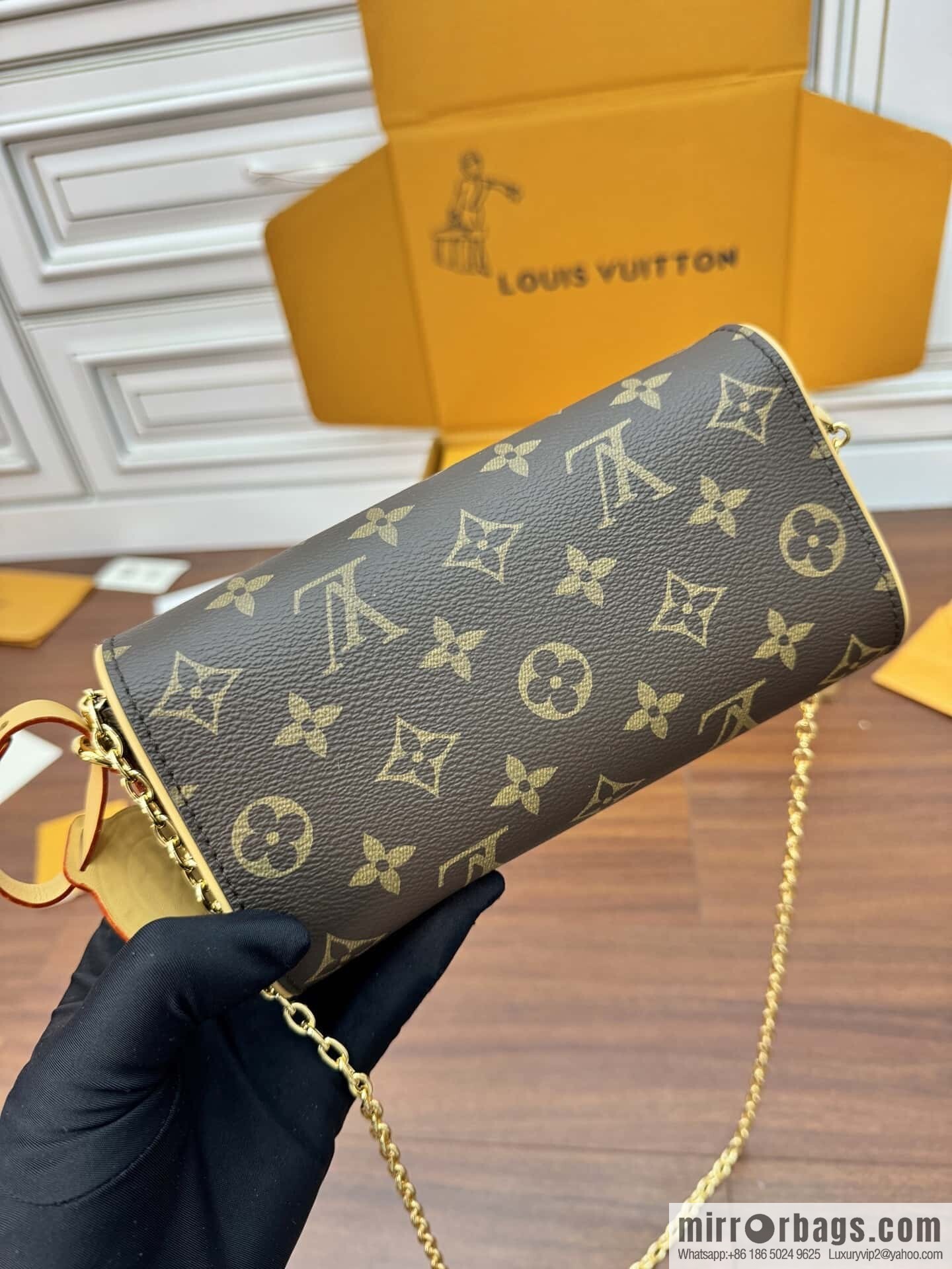 LV M13566 Pochette Camille