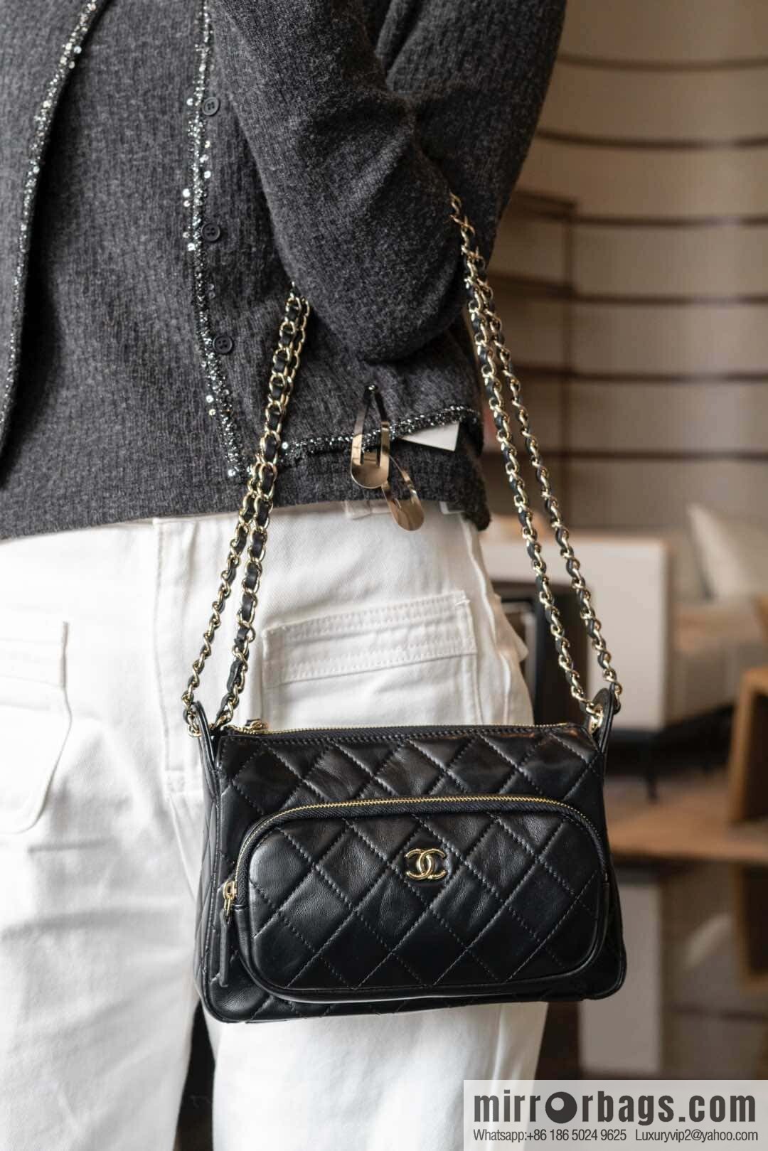 𝐂𝐡𝐚𝐧𝐞𝐥 𝟐𝟓𝐜 early spring new models, camera bag, black gold 🥂 AP4349