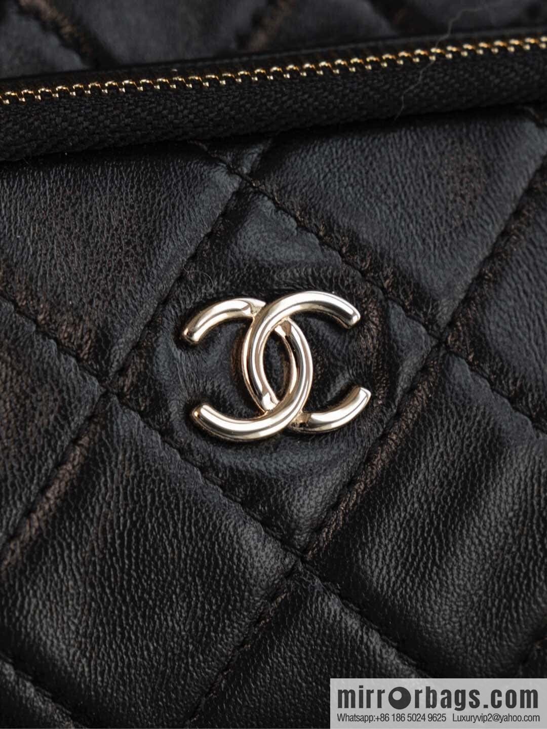 𝐂𝐡𝐚𝐧𝐞𝐥 𝟐𝟓𝐜 early spring new models, camera bag, black gold 🥂 AP4349