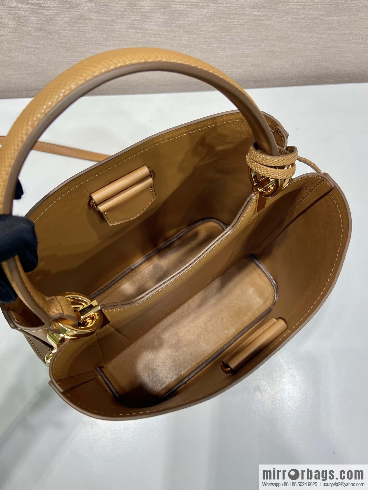 PRADA 🔆 exclusive debut 🔆 1BA212 💋 new color🎉🎉