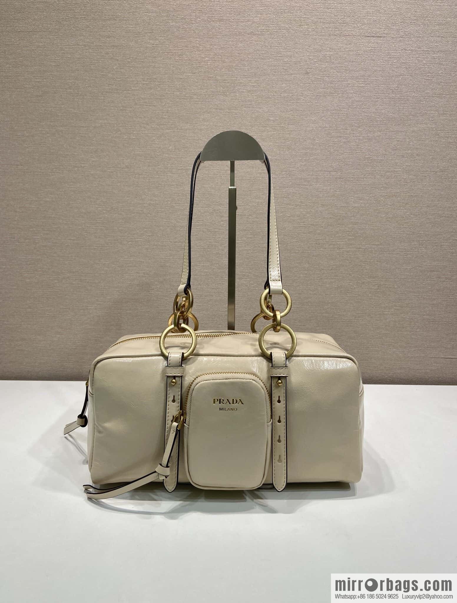 PRADA 🎉 new oil wax leather 🎉 1BB138 large🎉🎉