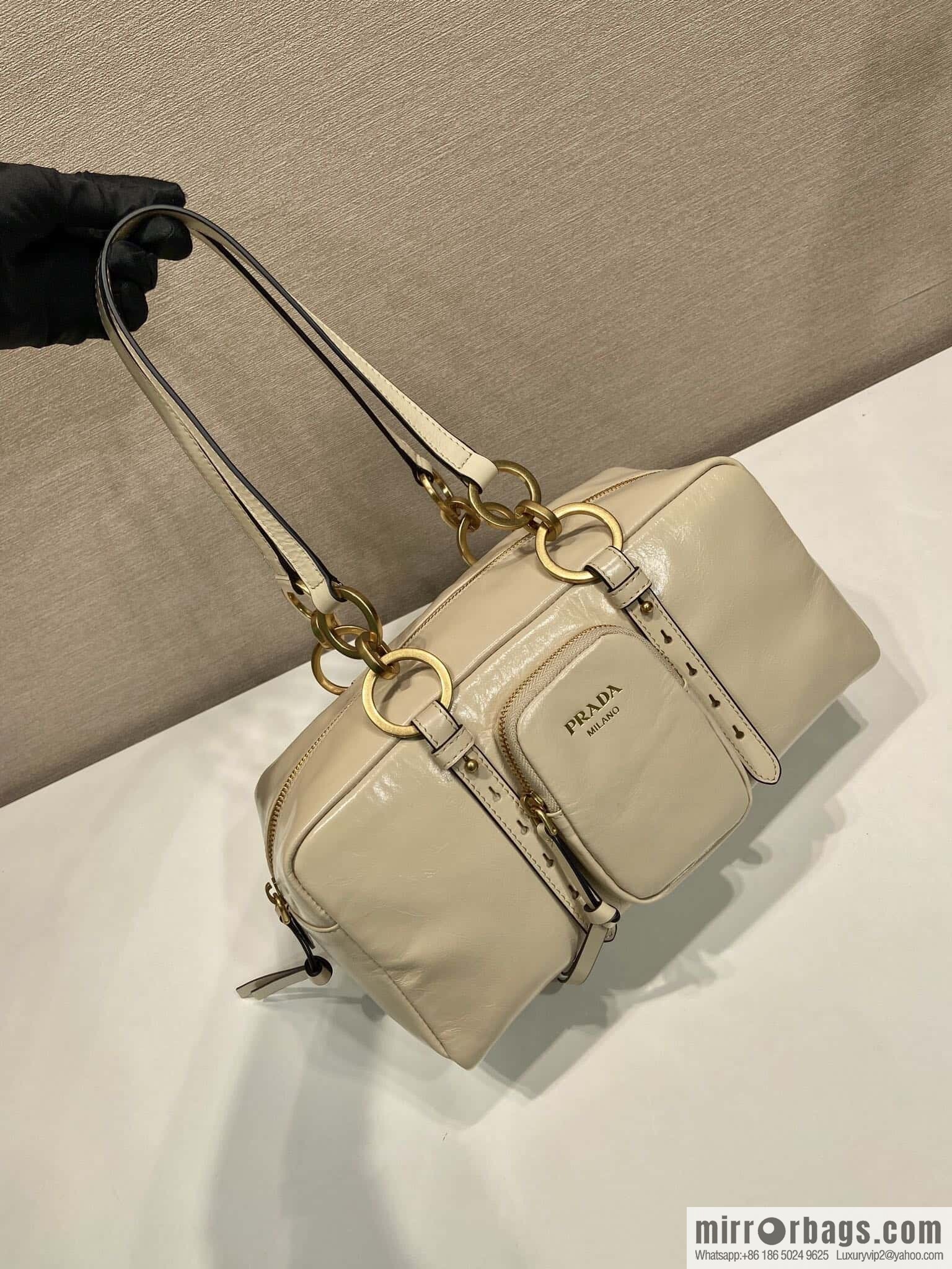PRADA 🎉 new oil wax leather 🎉 1BB138 large🎉🎉
