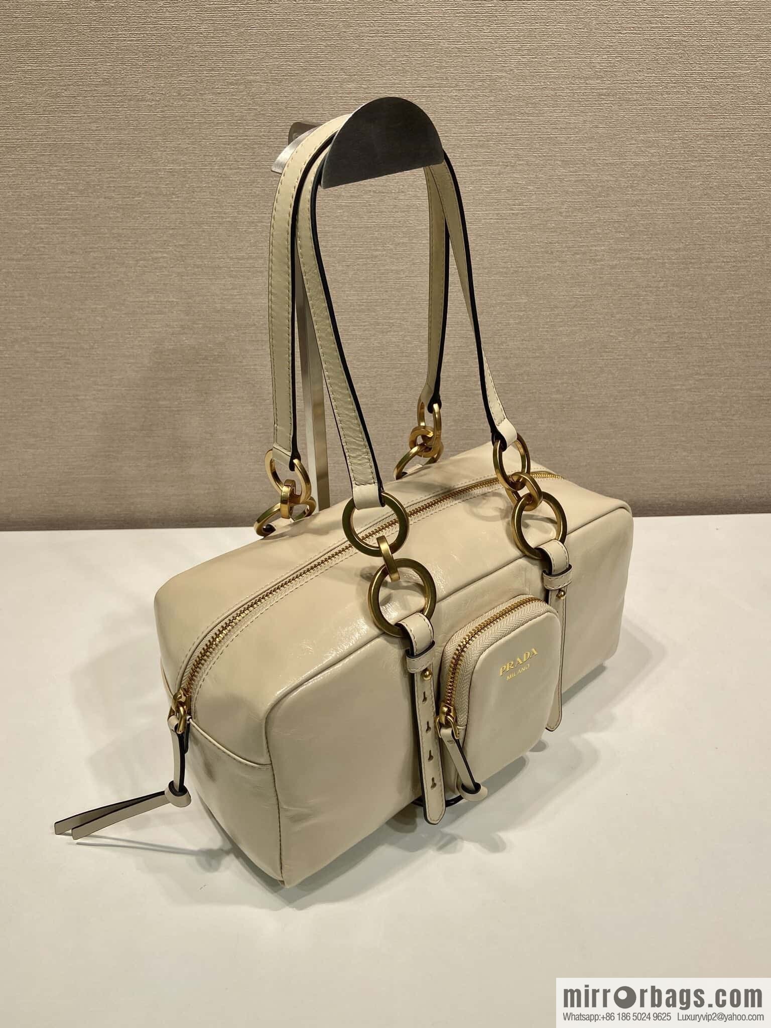 PRADA 🎉 new oil wax leather 🎉 1BB138 large🎉🎉