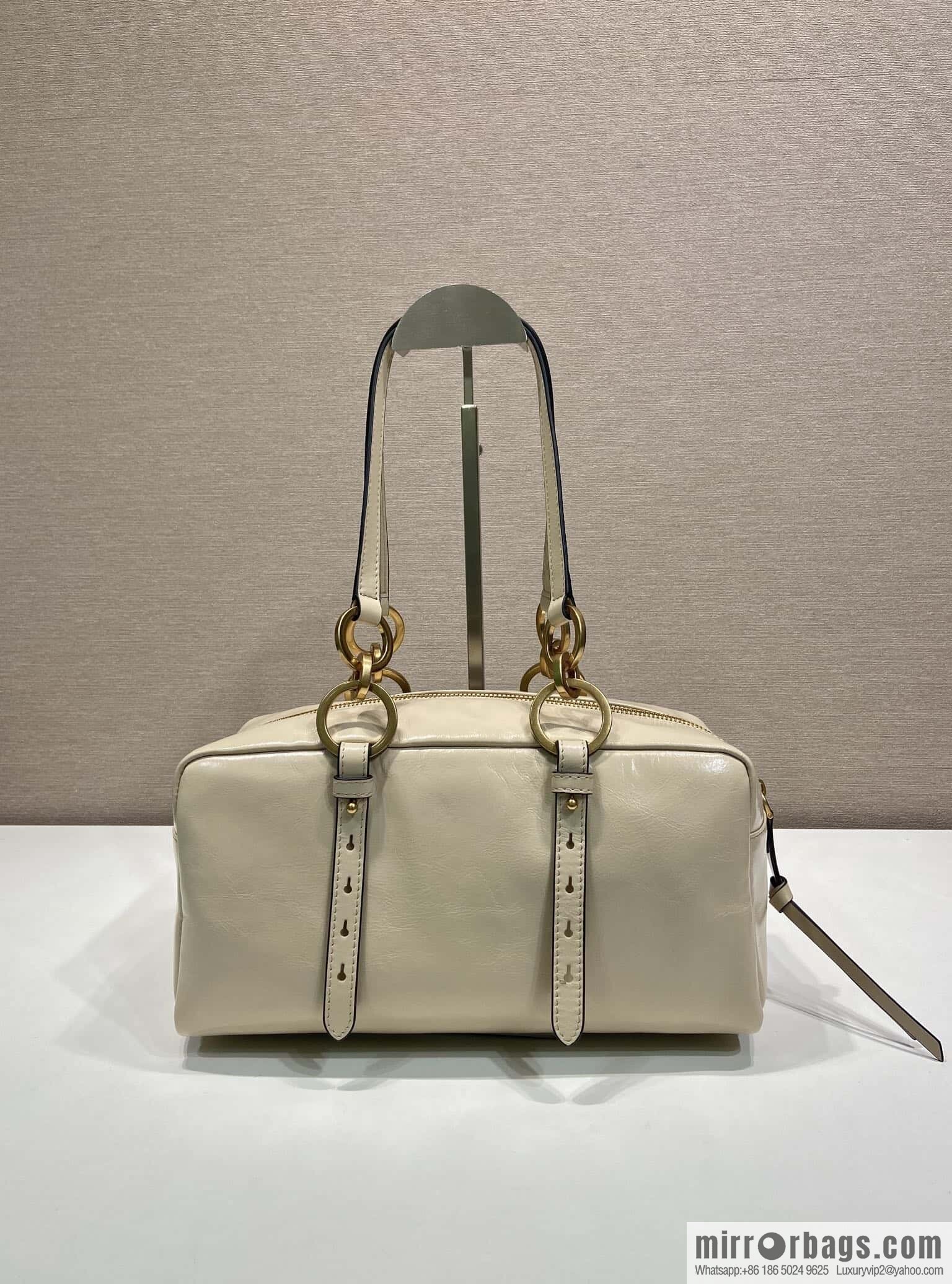 PRADA 🎉 new oil wax leather 🎉 1BB138 large🎉🎉
