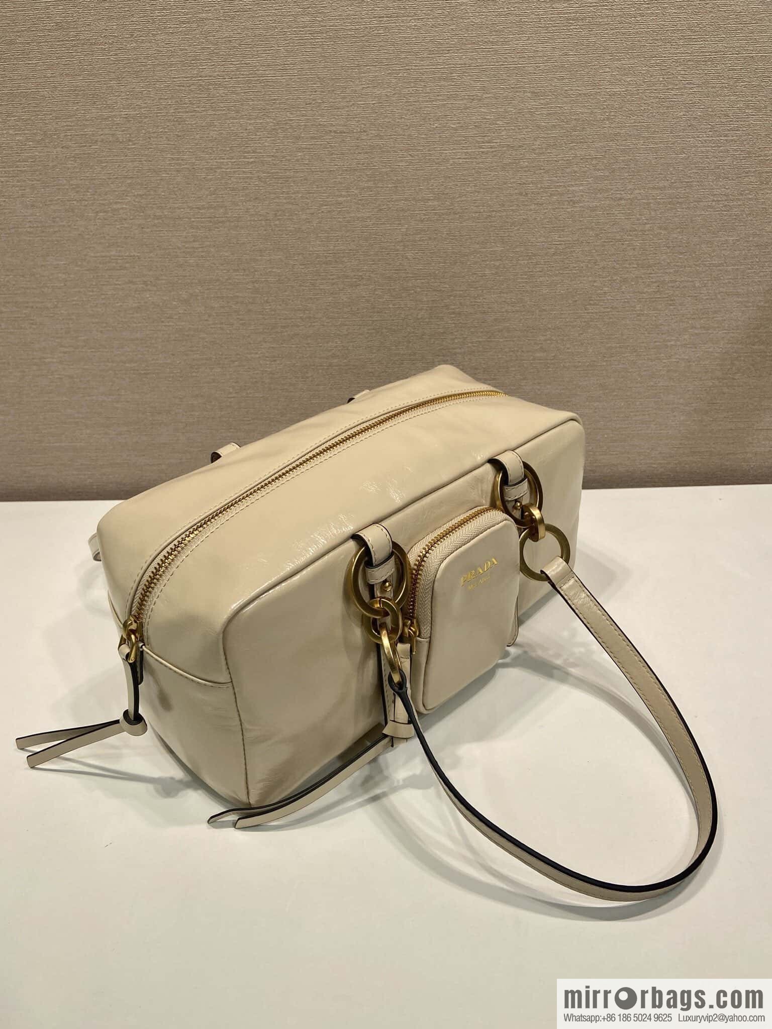 PRADA 🎉 new oil wax leather 🎉 1BB138 large🎉🎉