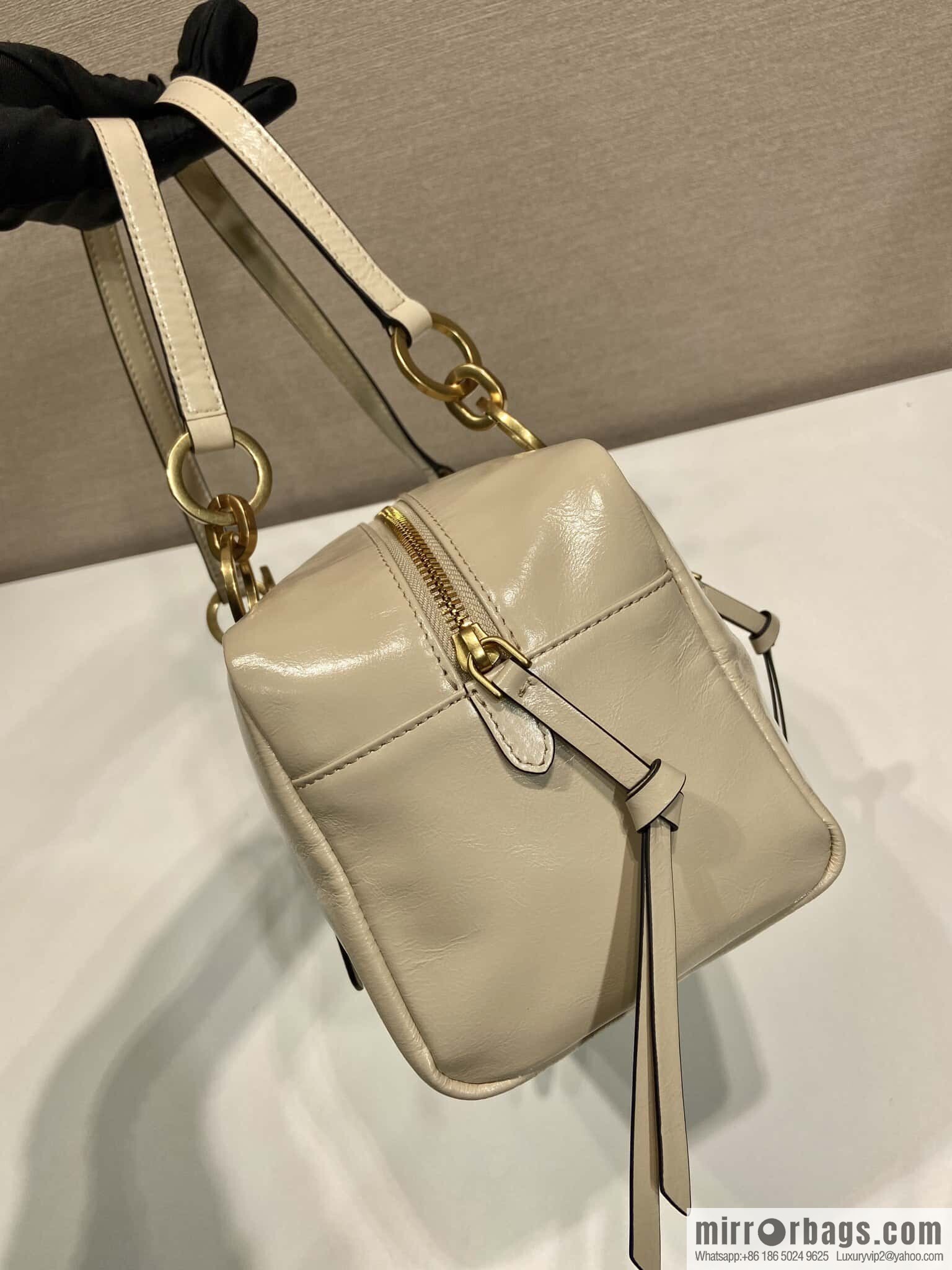 PRADA 🎉 new oil wax leather 🎉 1BB138 large🎉🎉