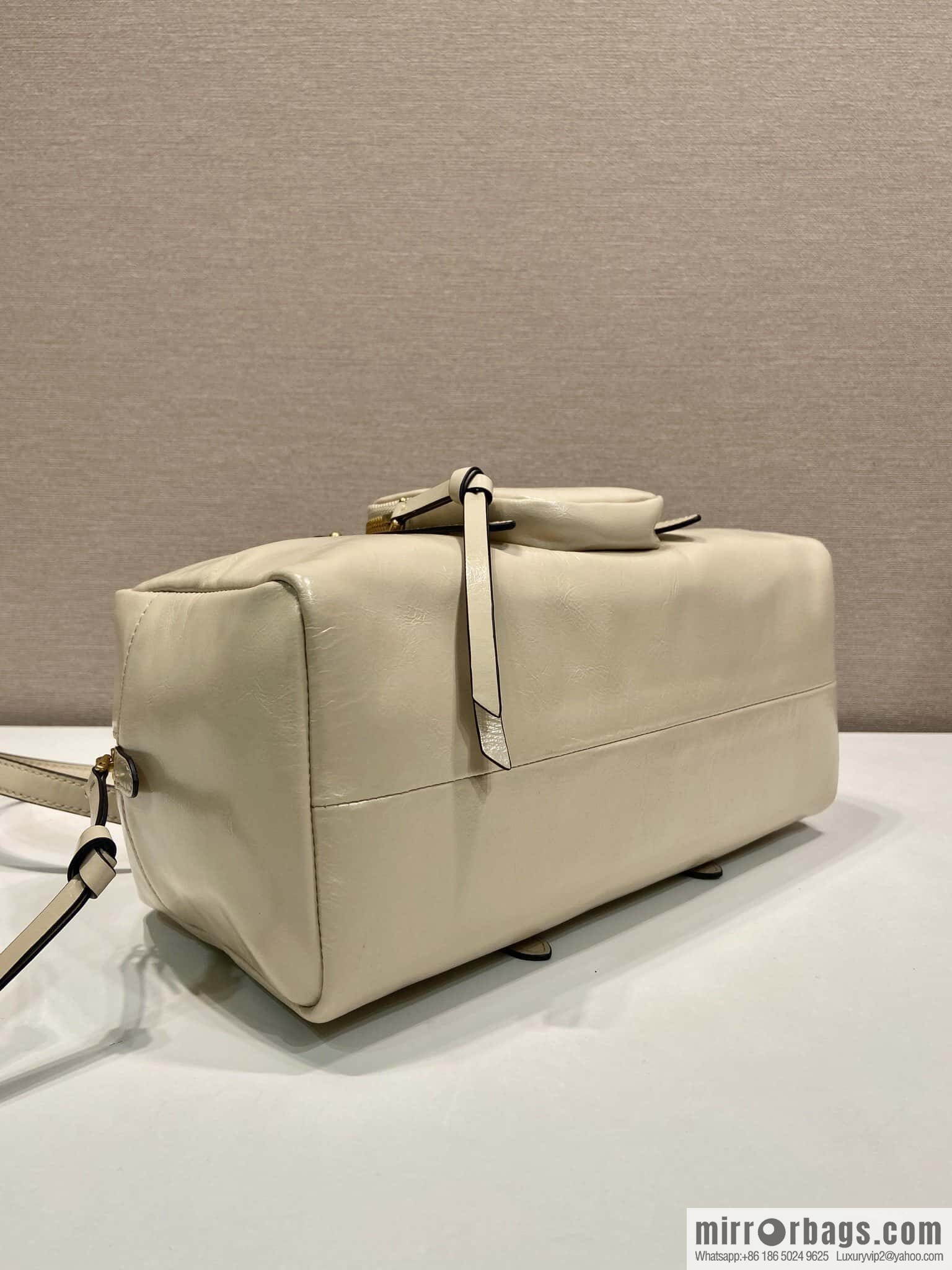 PRADA 🎉 new oil wax leather 🎉 1BB138 large🎉🎉