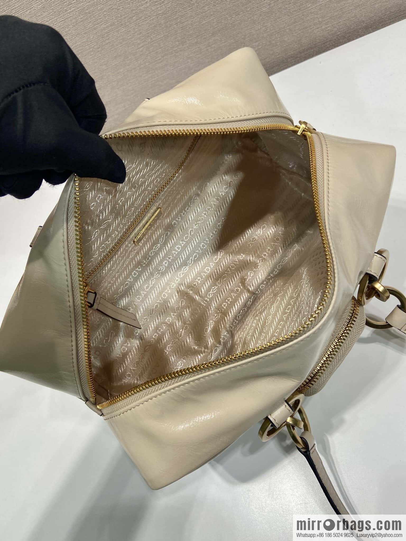 PRADA 🎉 new oil wax leather 🎉 1BB138 large🎉🎉