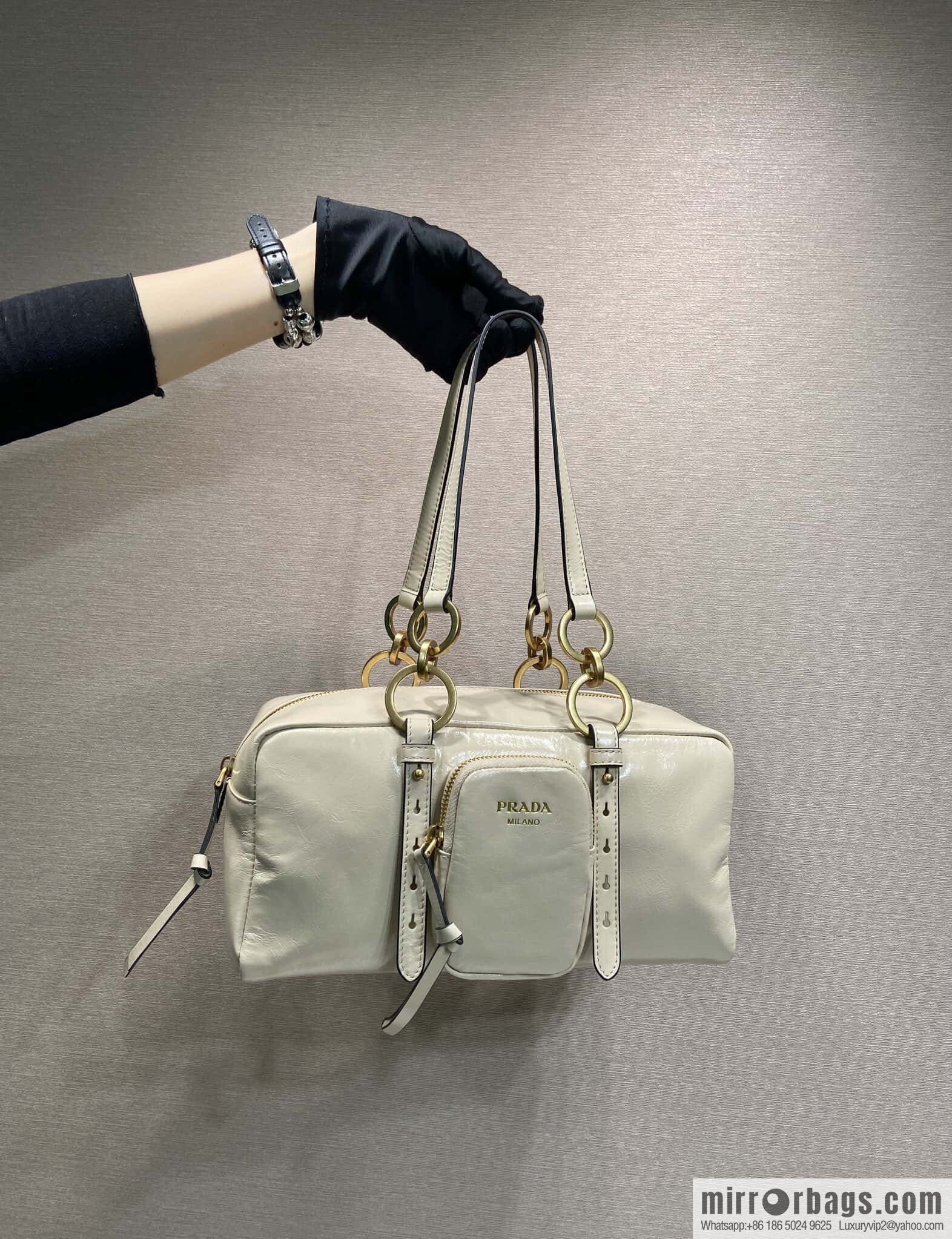 PRADA 🎉 new oil wax leather 🎉 1BB138 large🎉🎉