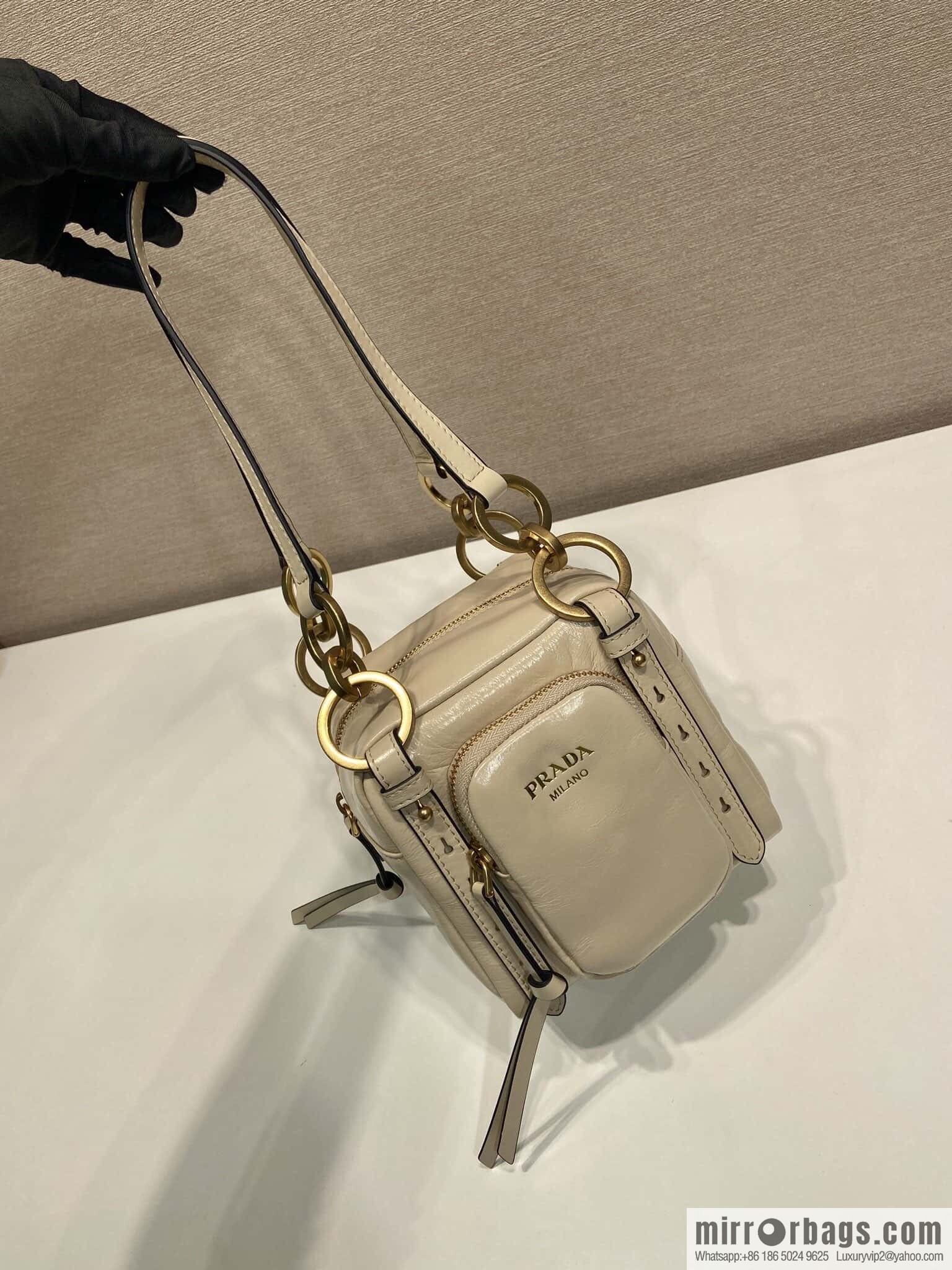 PRADA 🎉 new oil wax skin 🎉 1BB137 S🎉