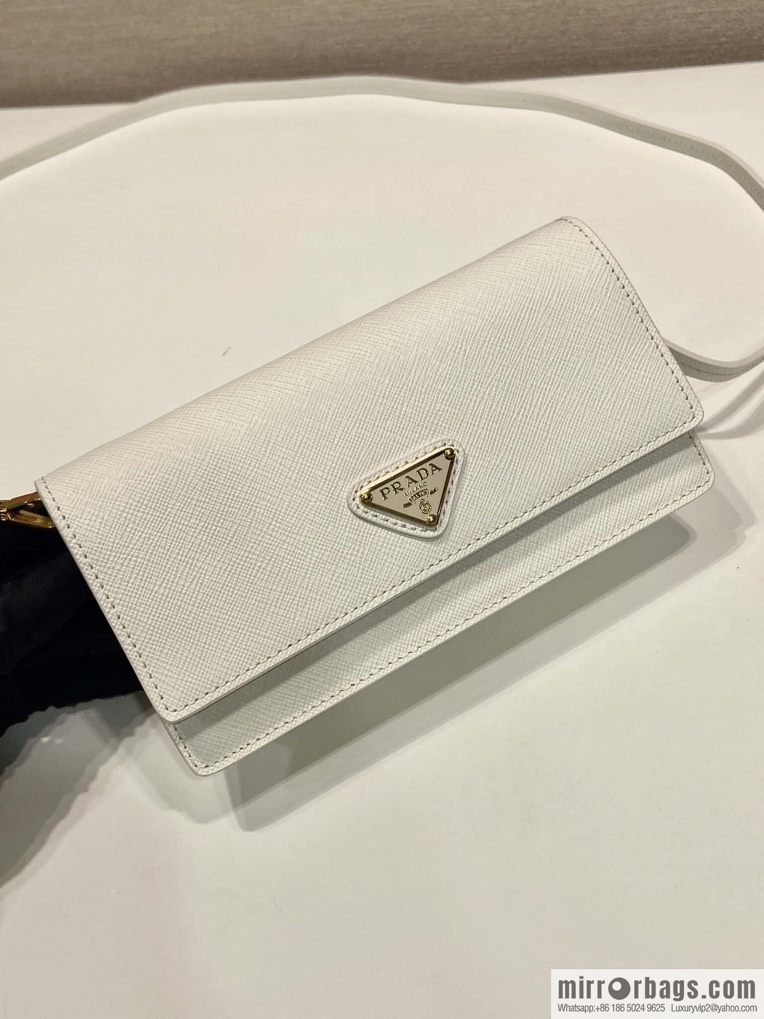 PRADA 🎉 new mini handbag 🎉 1NF059 mobile phone bag 🎉🎉 white