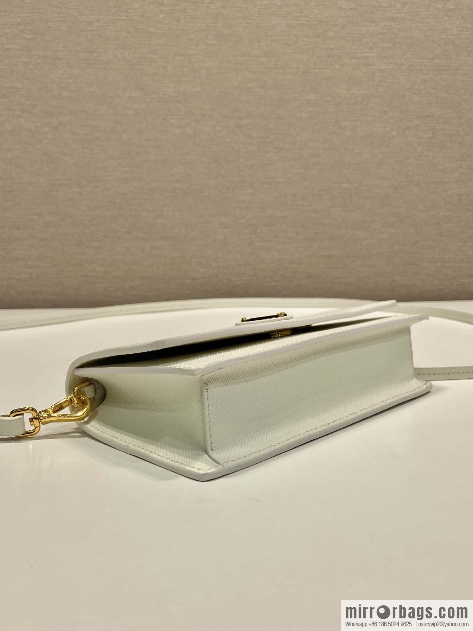 PRADA 🎉 new mini handbag 🎉 1NF059 mobile phone bag 🎉🎉 white