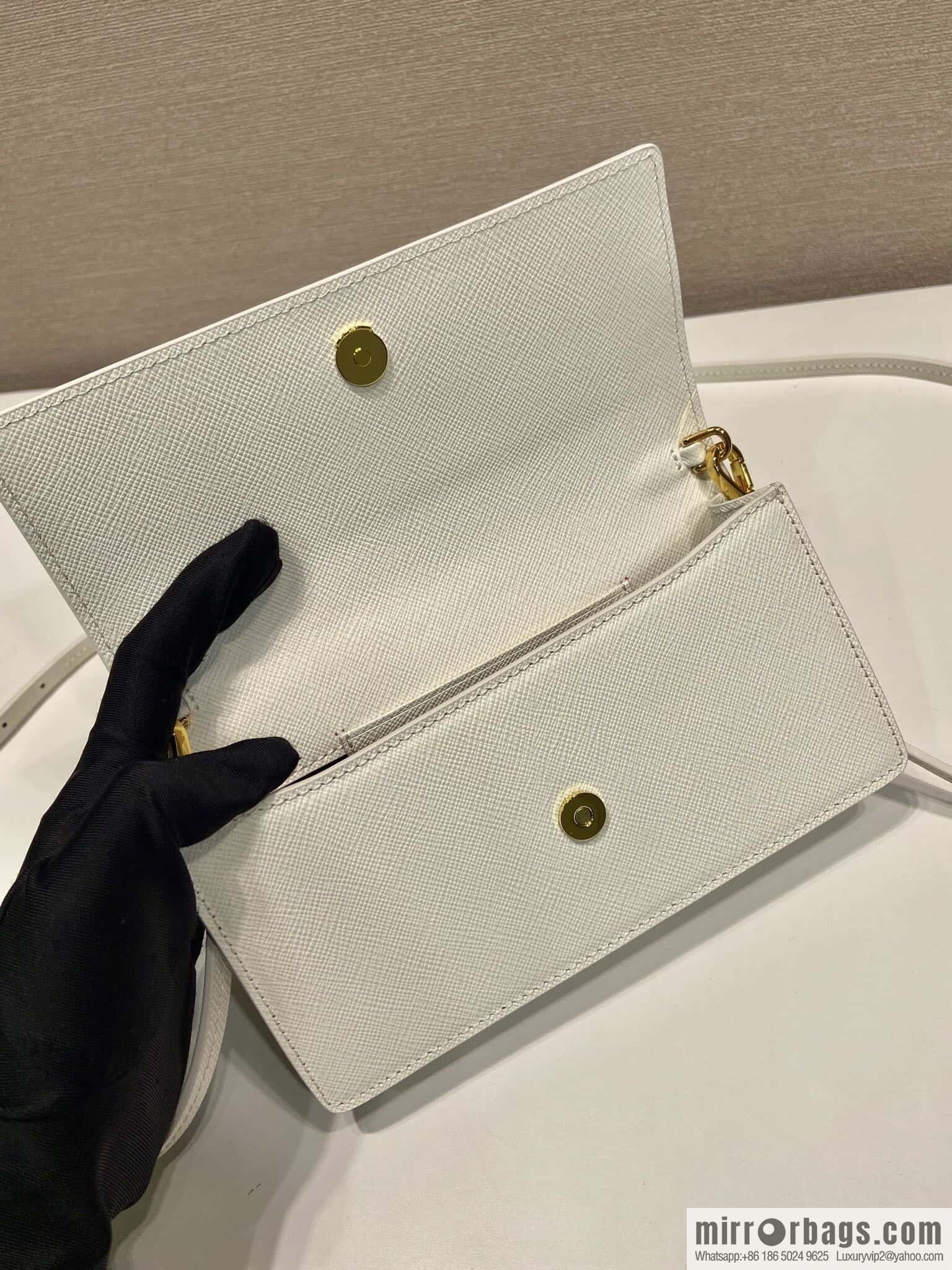 PRADA 🎉 new mini handbag 🎉 1NF059 mobile phone bag 🎉🎉 white