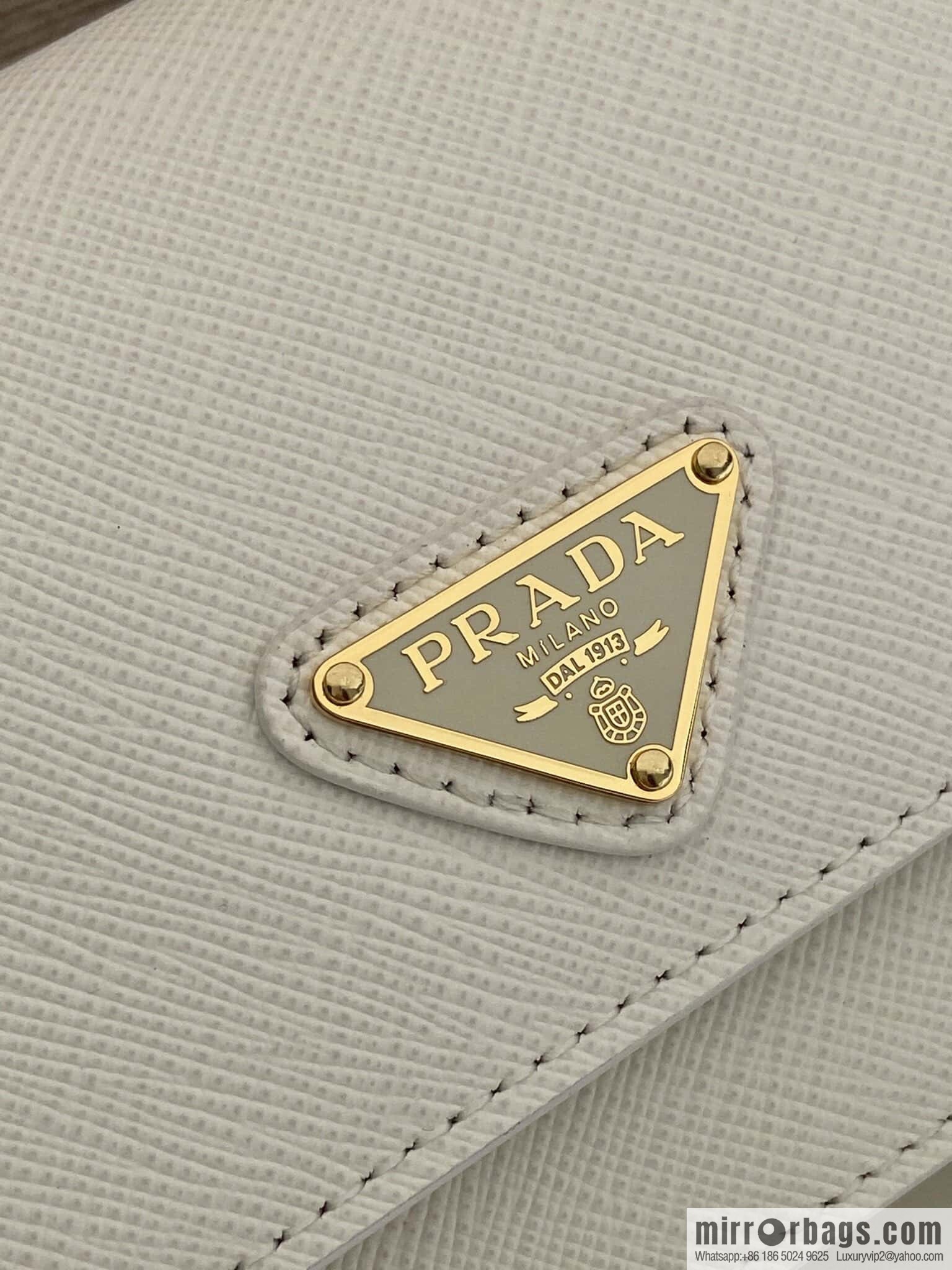 PRADA 🎉 new mini handbag 🎉 1NF059 mobile phone bag 🎉🎉 white
